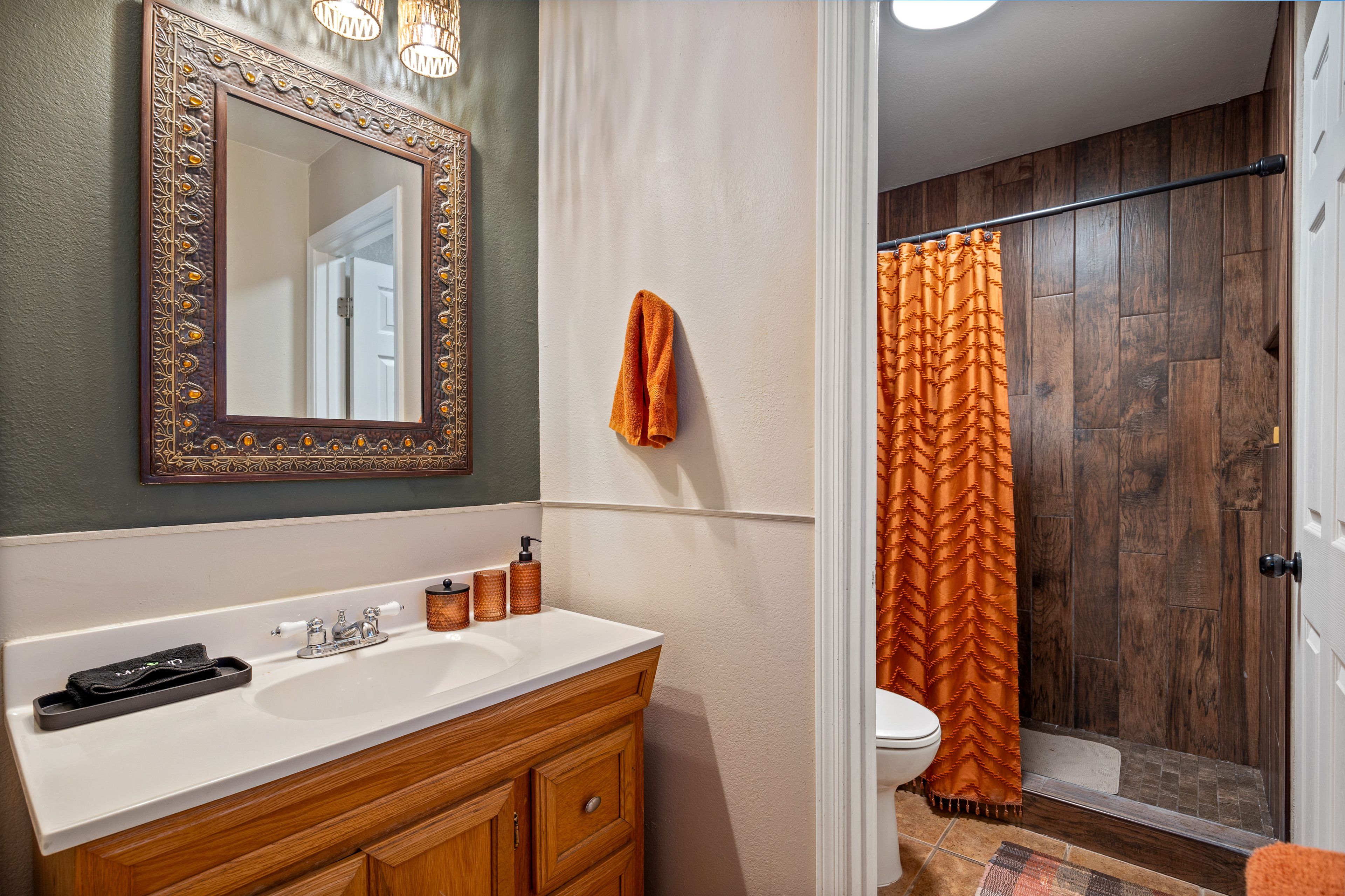 En-Suite Bathroom | Towels Provided