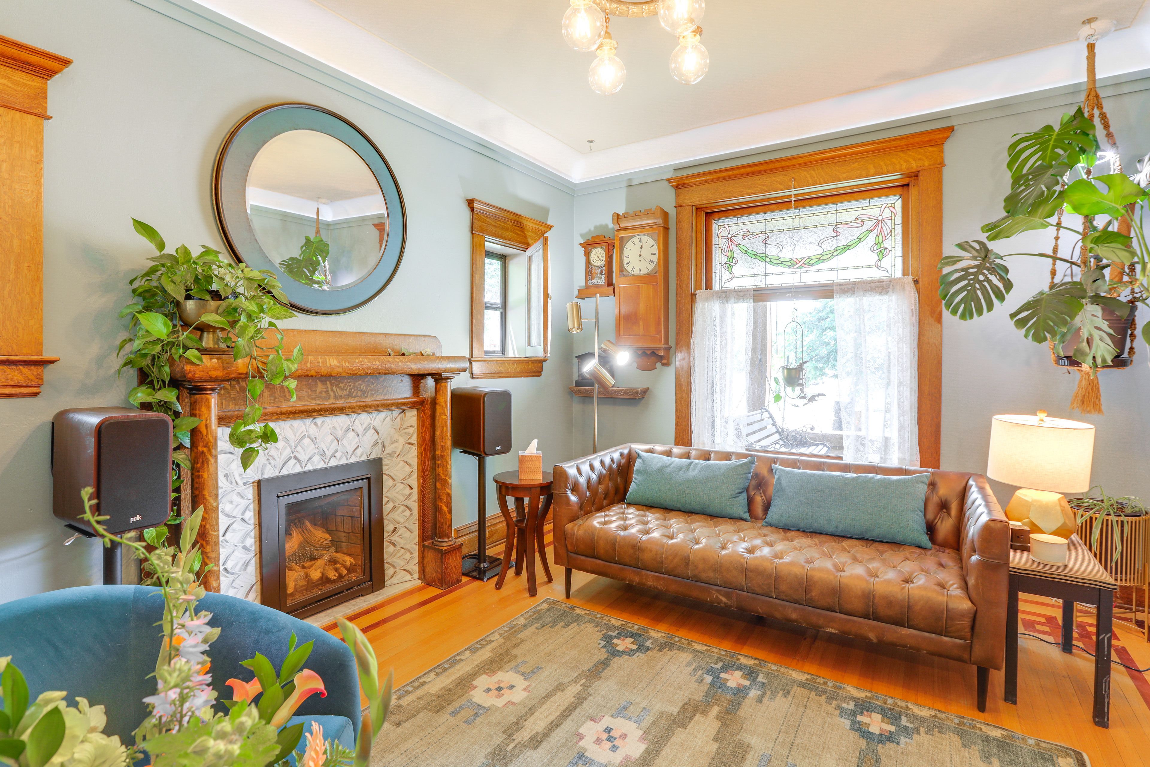 Living Room | 1st Floor | Gas Fireplace | Free WiFi