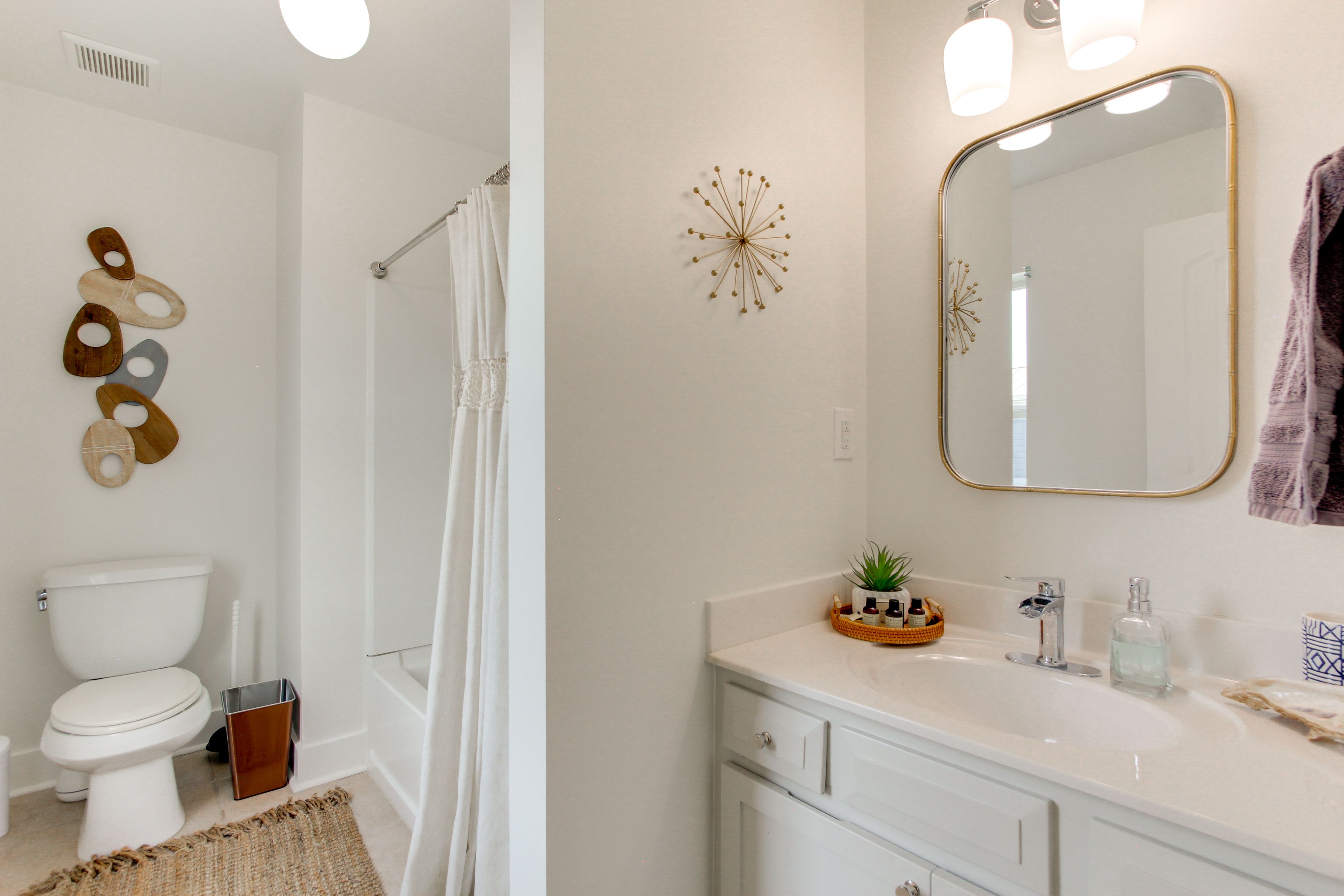 En-Suite Bathroom | 2nd Floor
