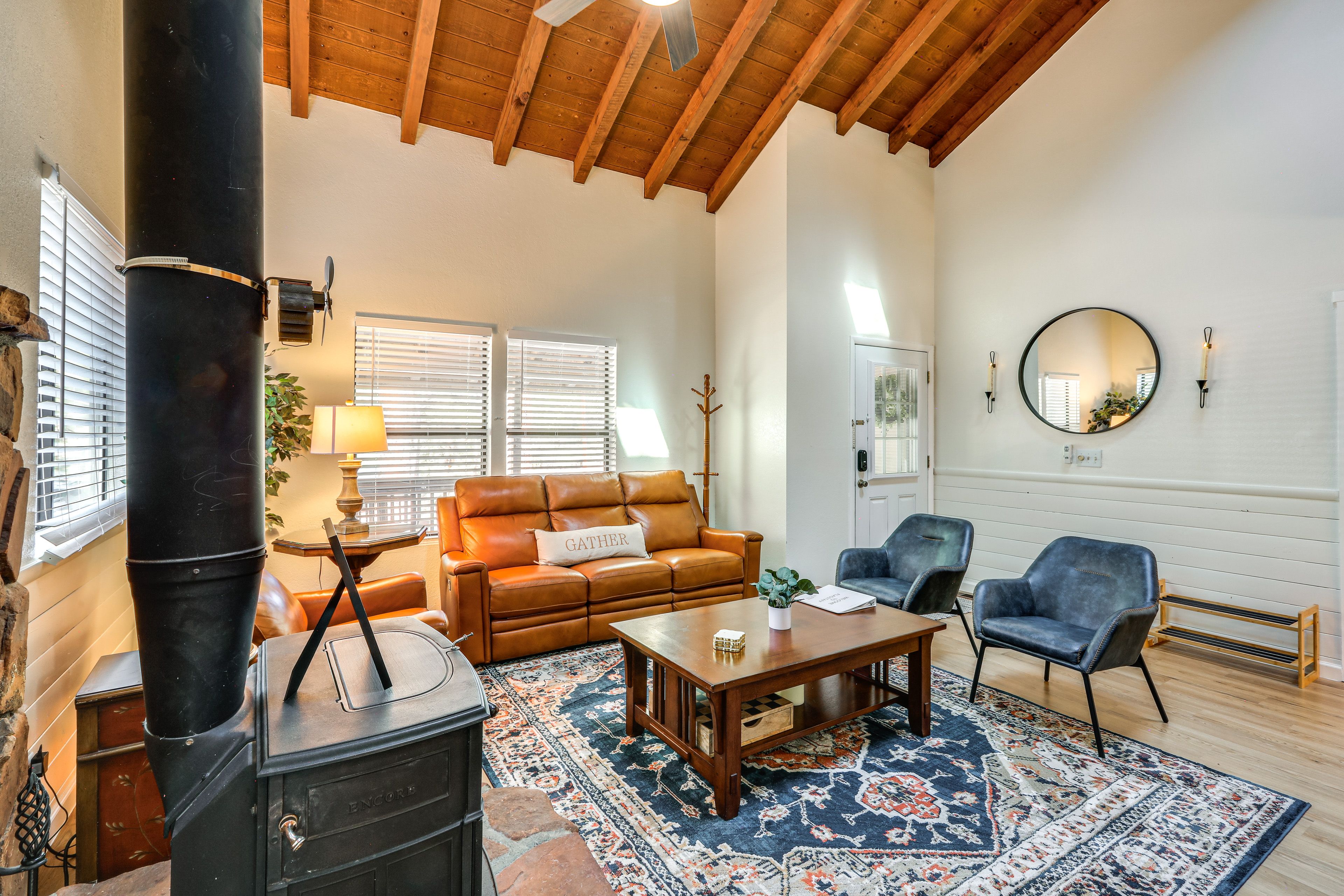 Living Room | Free WiFi | Smart TV | 1st Floor