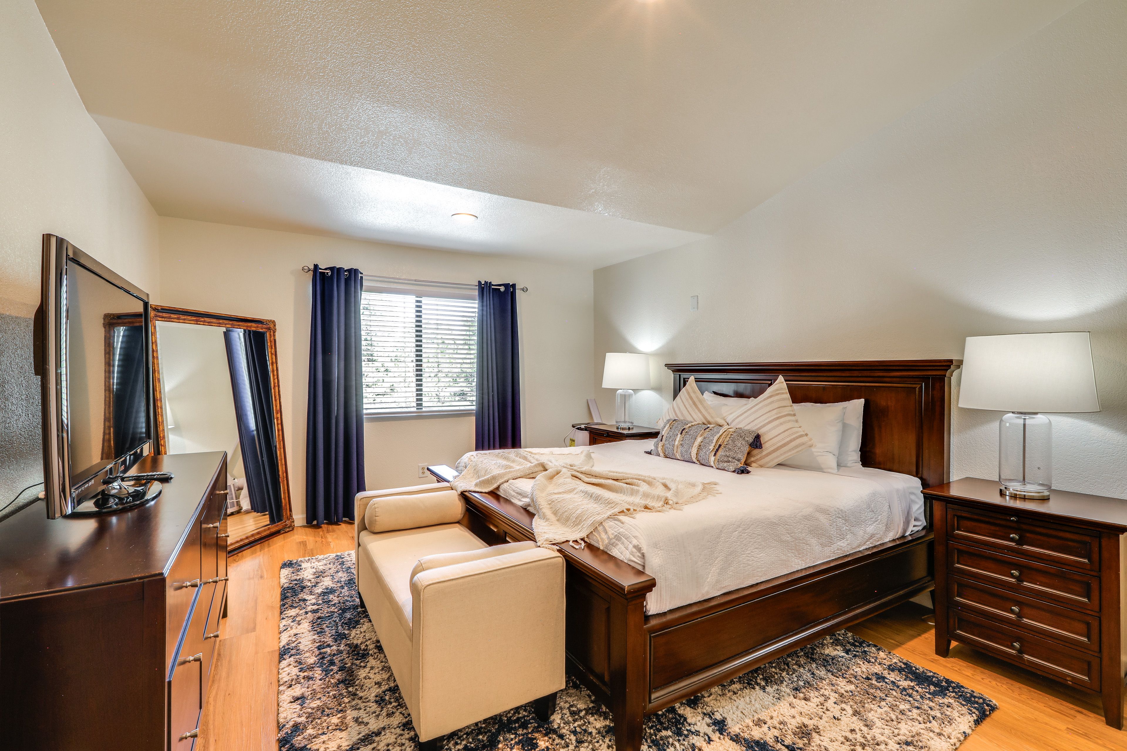 Bedroom 1 | King Bed | 2nd Floor