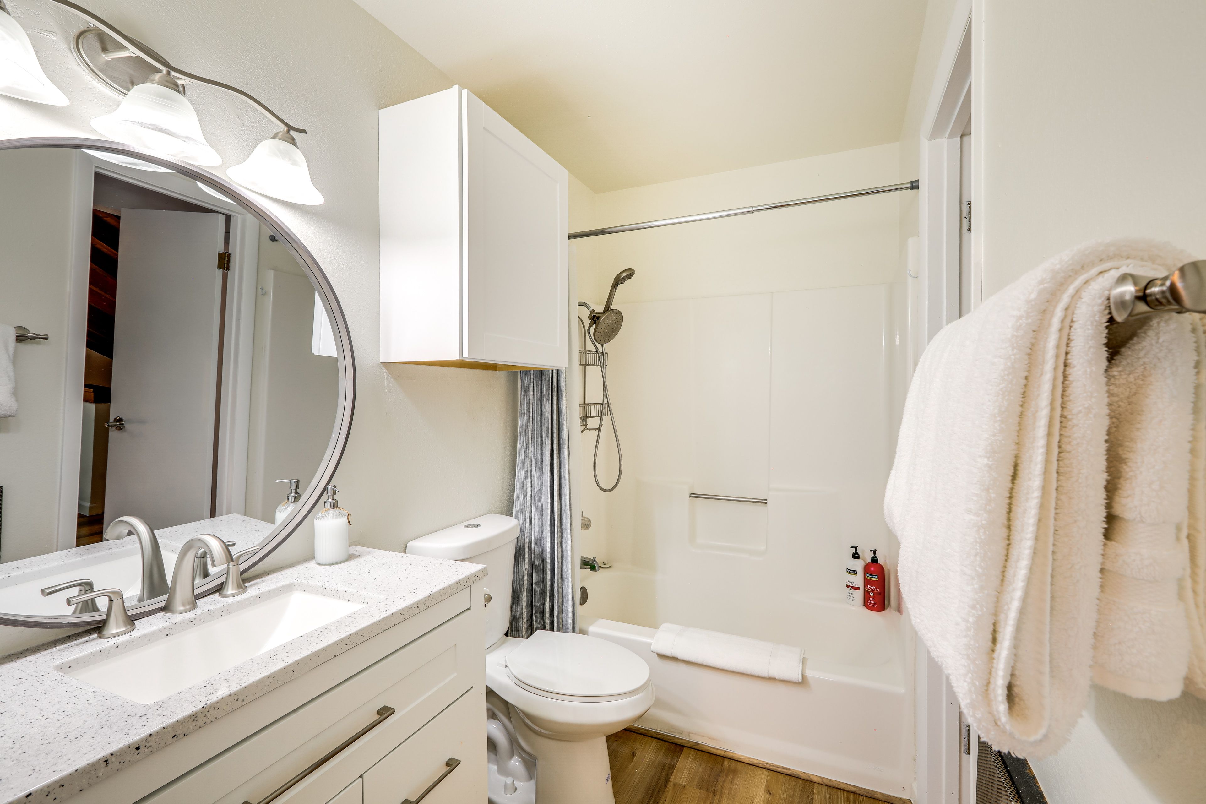 Full Bathroom | 2nd Floor