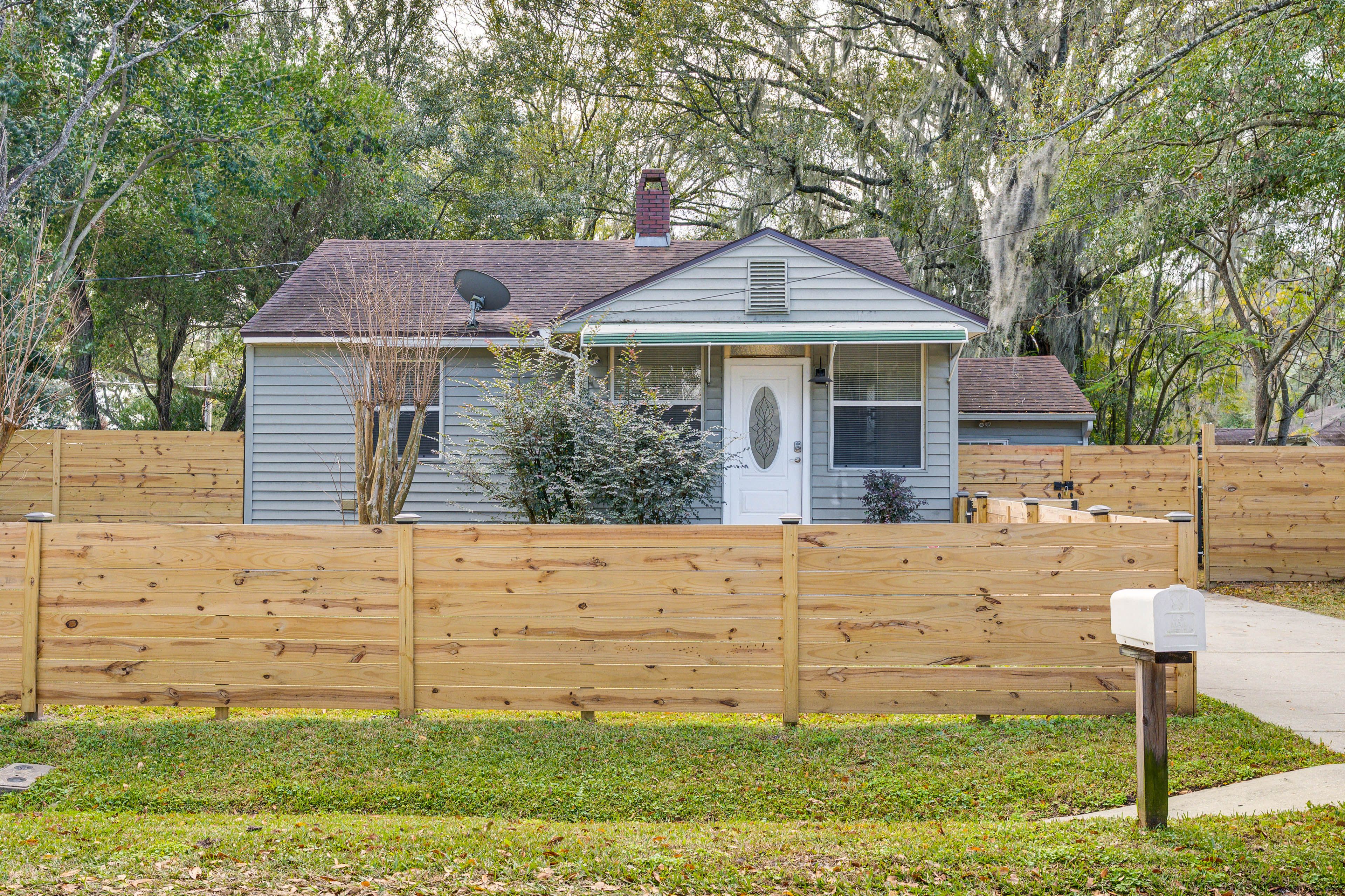 Driveway Parking | 2 Vehicles | Street Parking