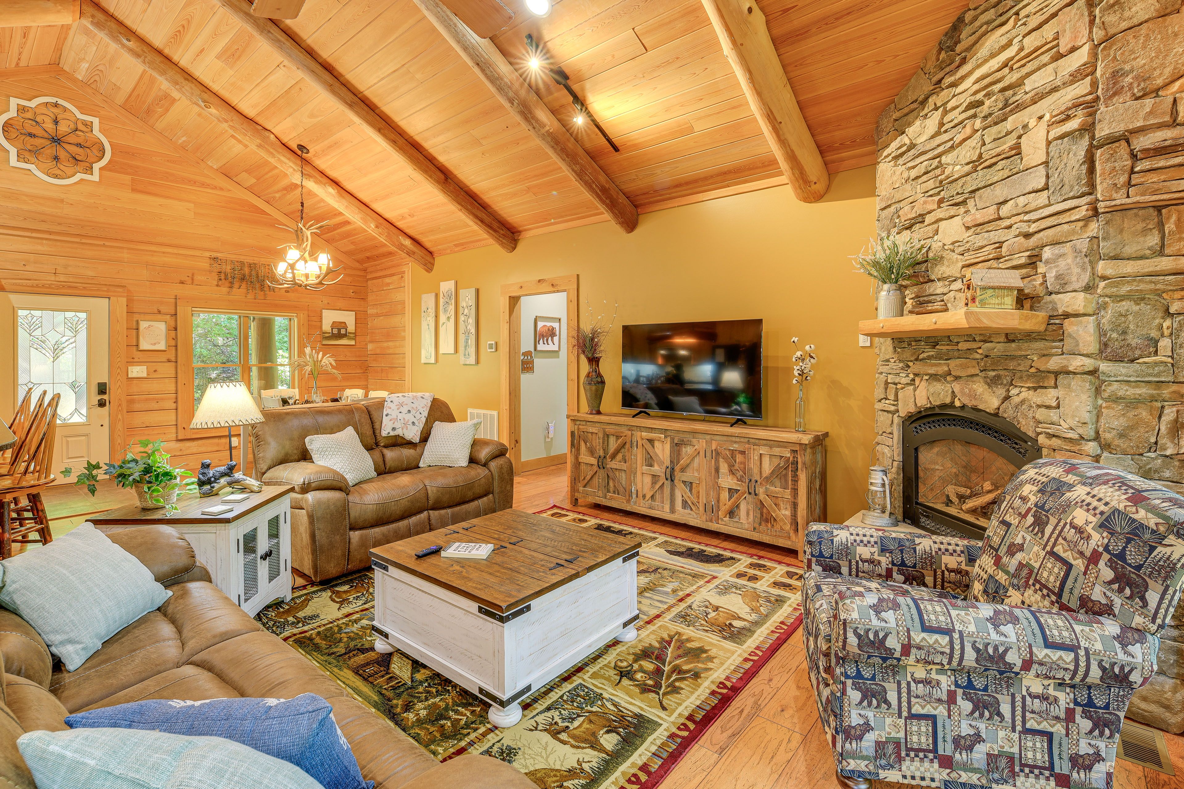 Living Room | Main Level