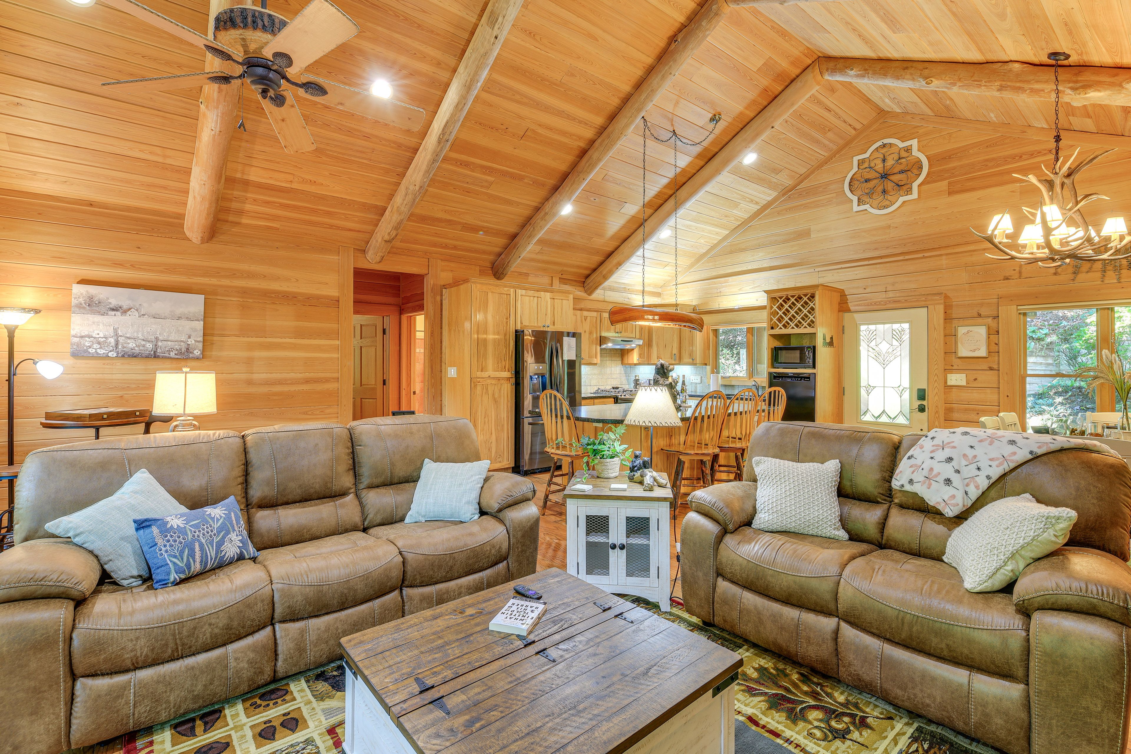 Living Room | Kitchen | Free WiFi