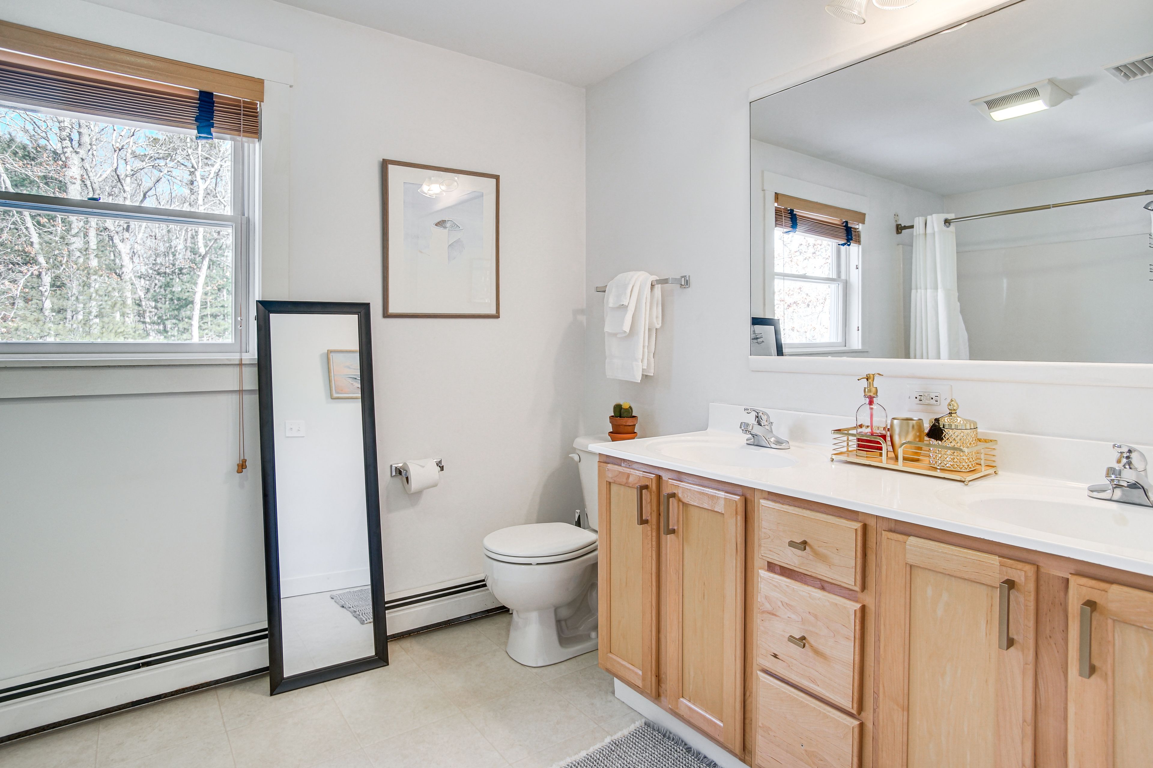 Bathroom | 1st Floor