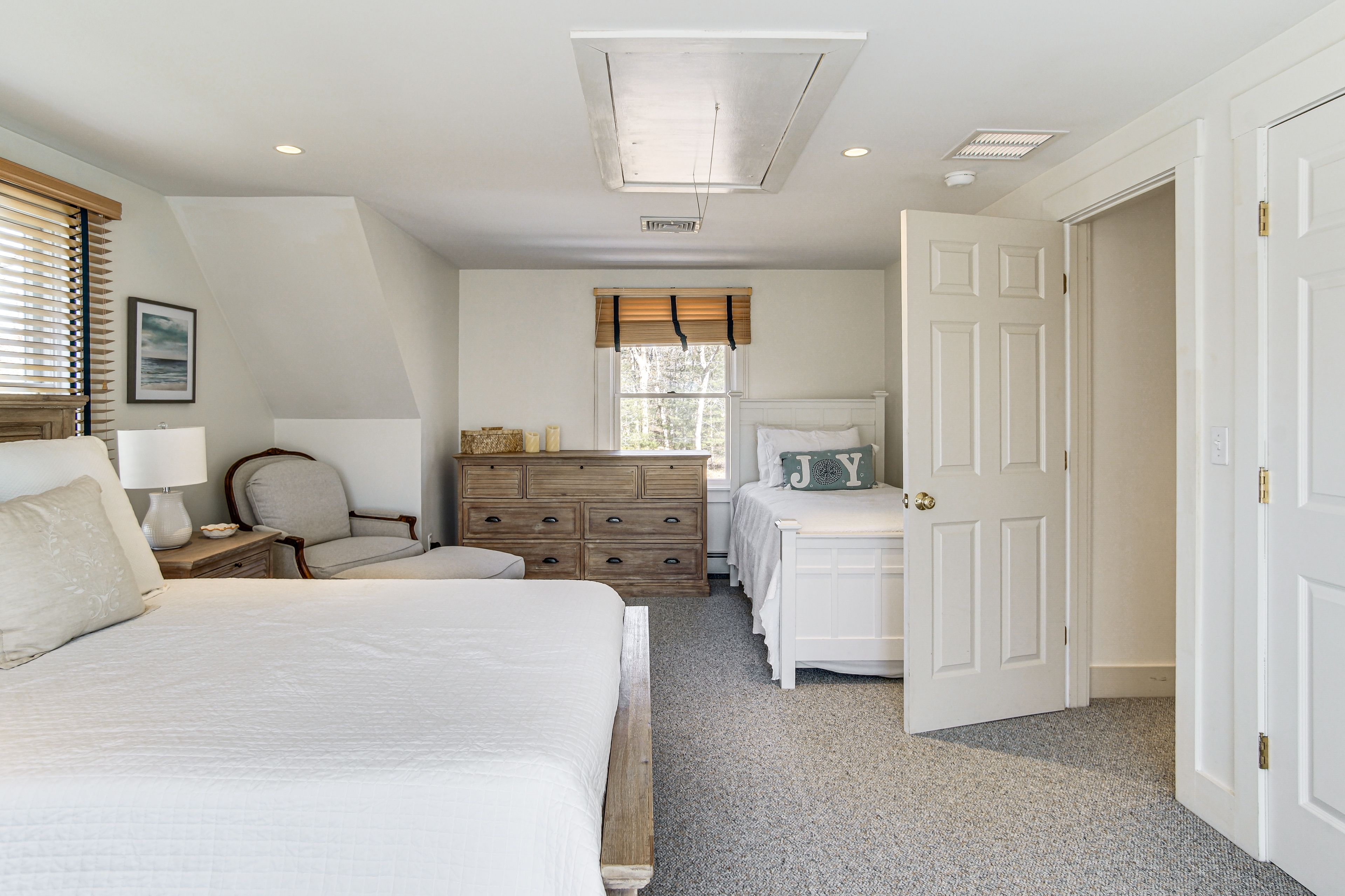 Bedroom 2 | Queen Bed | Twin Bed | 2nd Floor