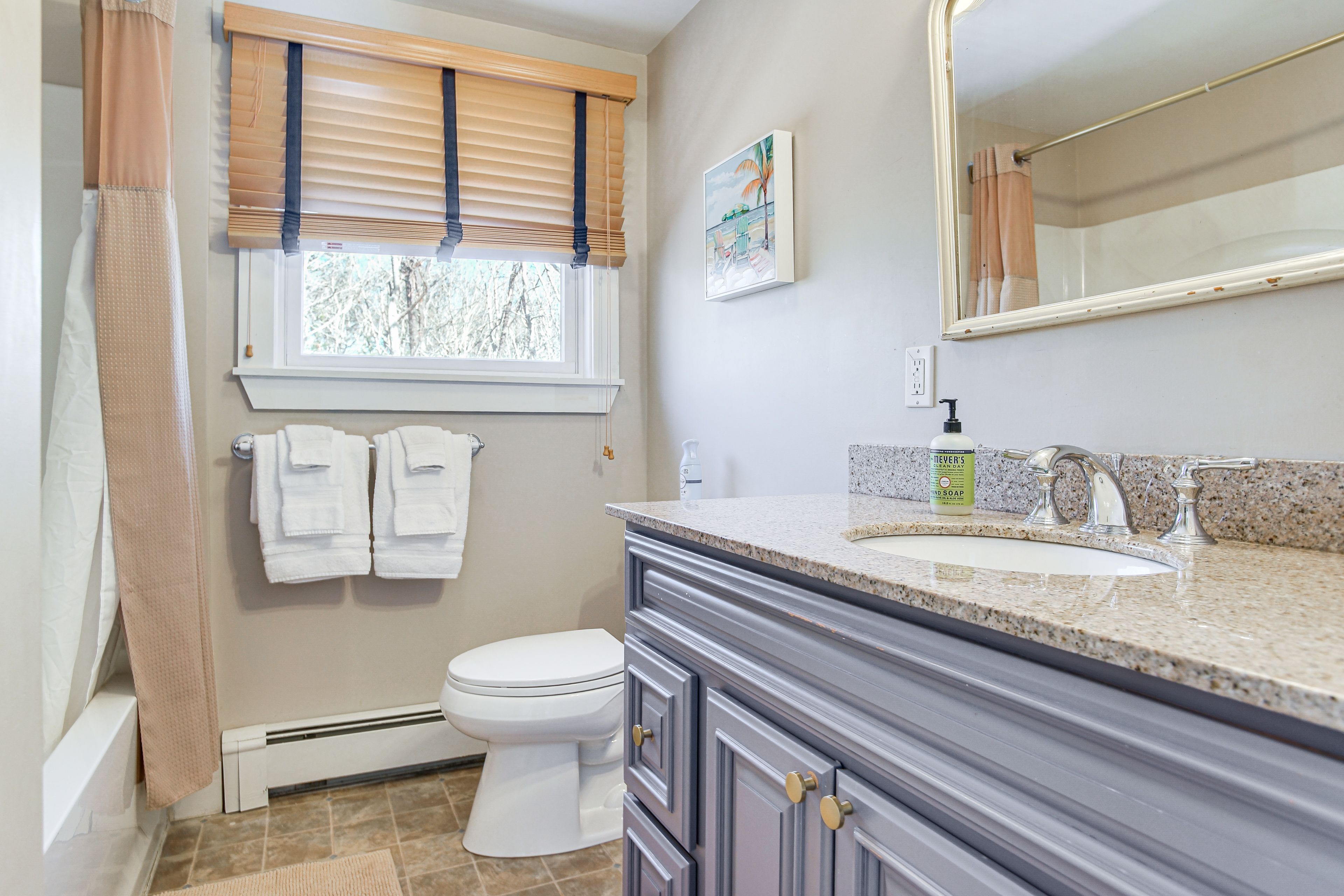 Bathroom | 2nd Floor