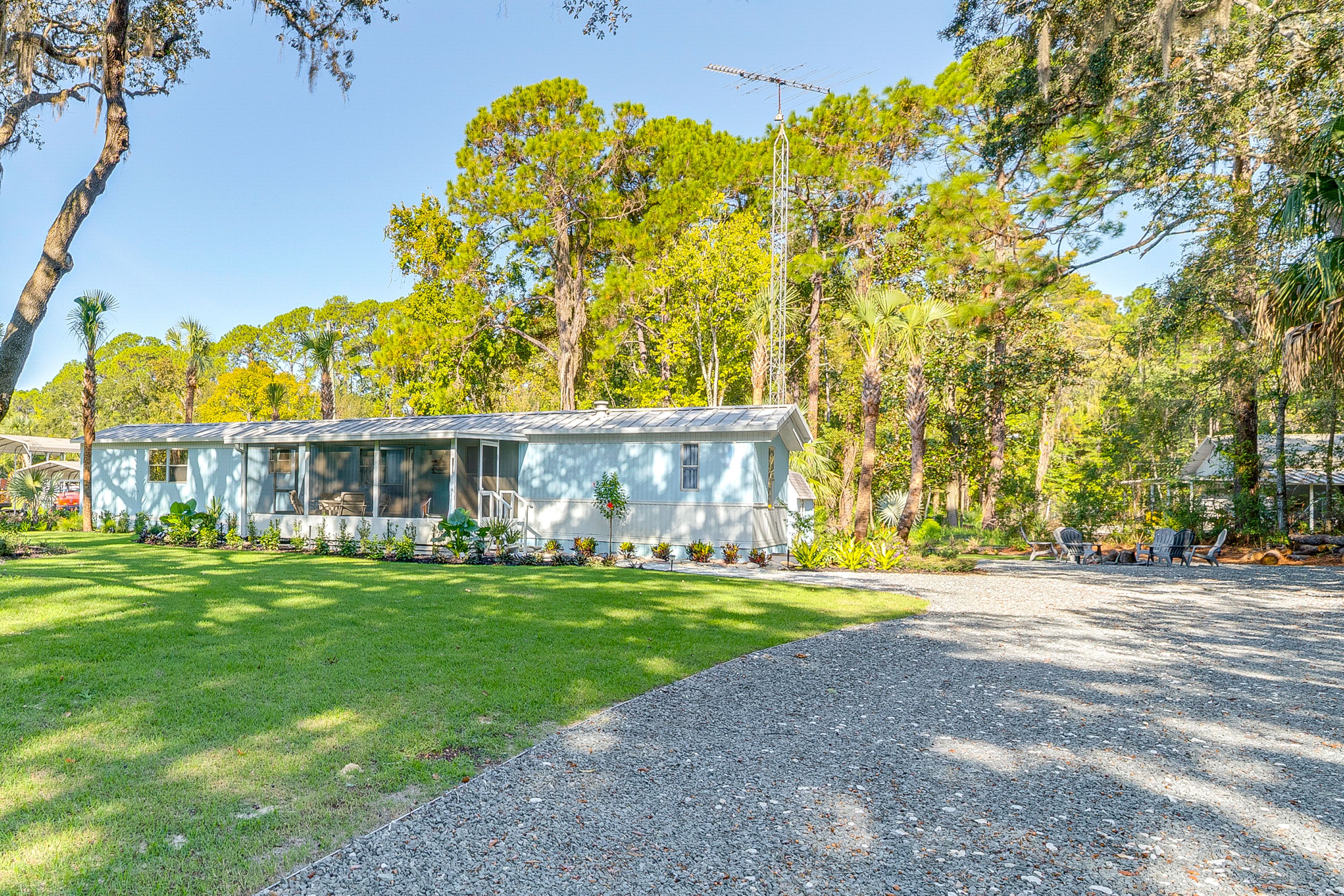 Parking | Driveway (4 Vehicles) | Boat/Trailer Parking