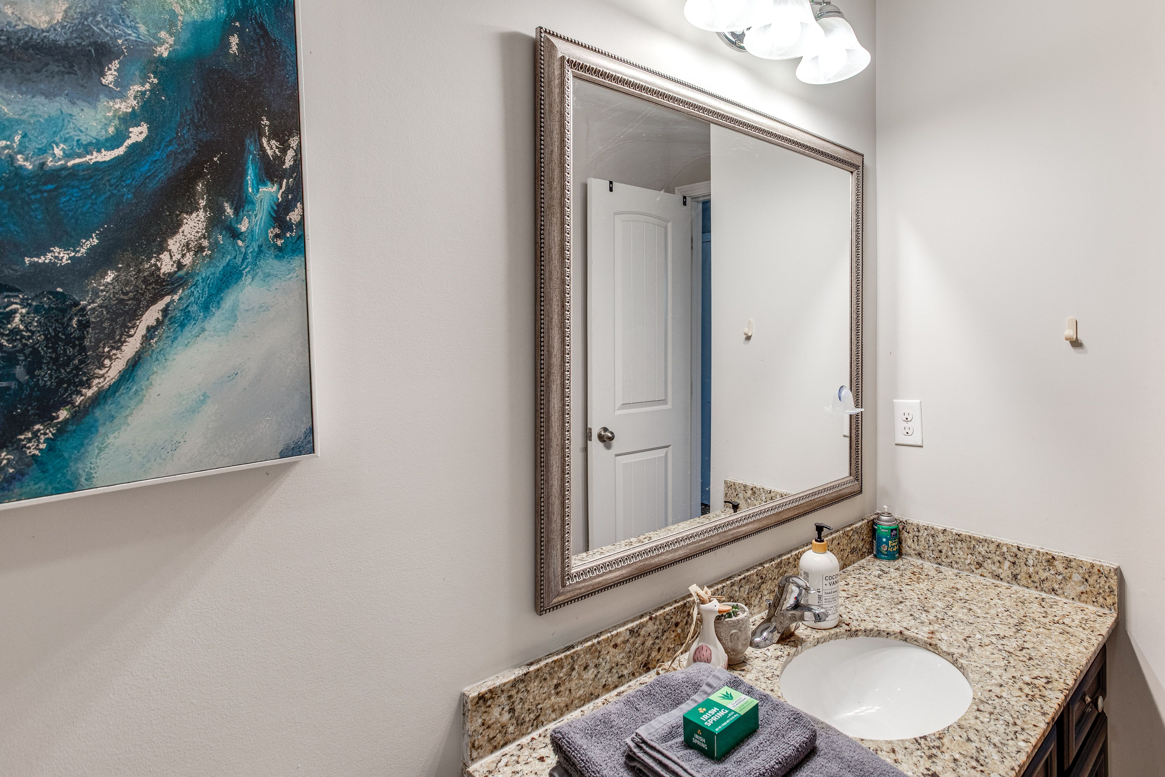 Bathroom | Bathtub/Shower | Towels Provided | 2nd Floor