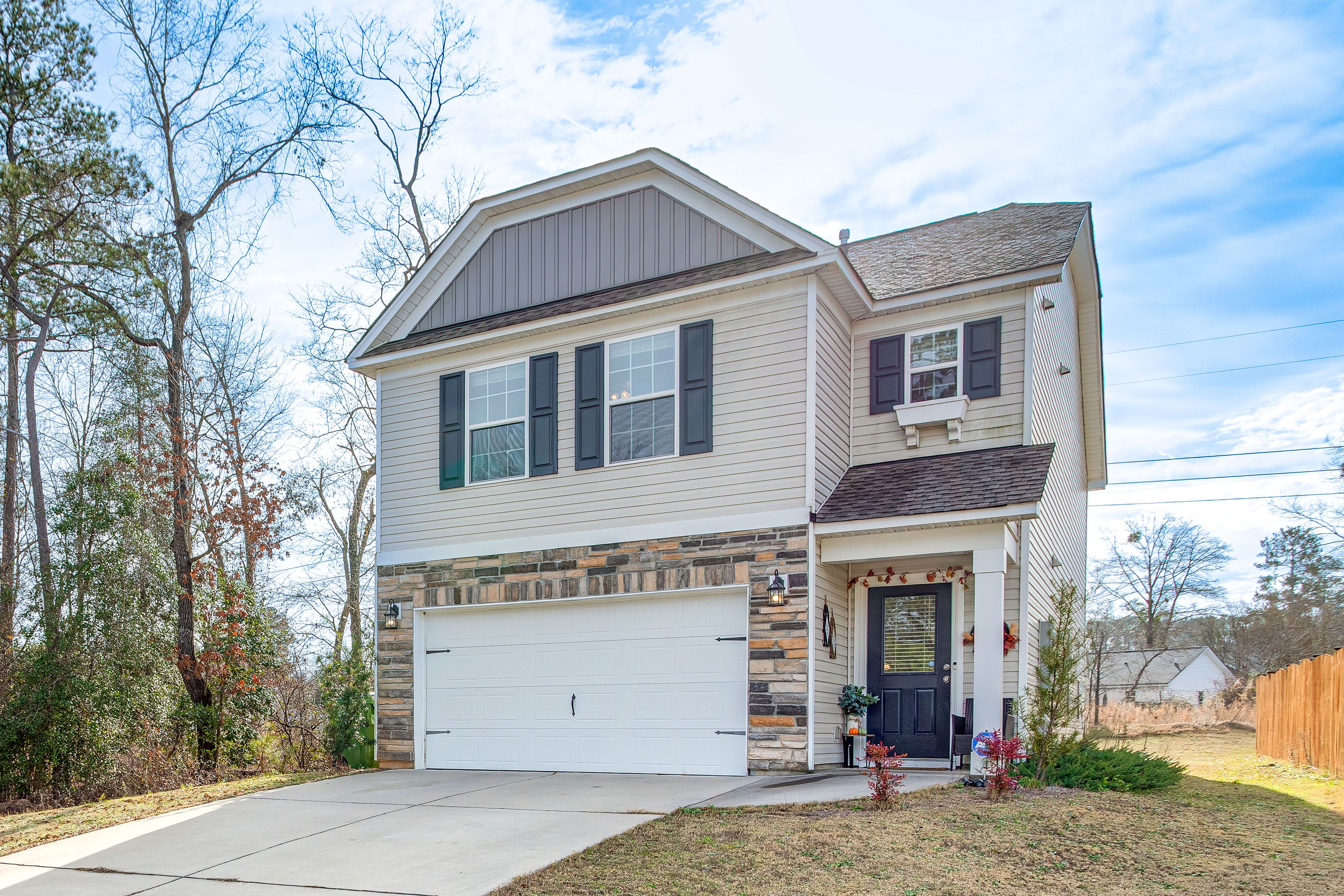 Columbia Vacation Rental | 3BR | 2.5BA | 1,850 Sq Ft | Stairs Required