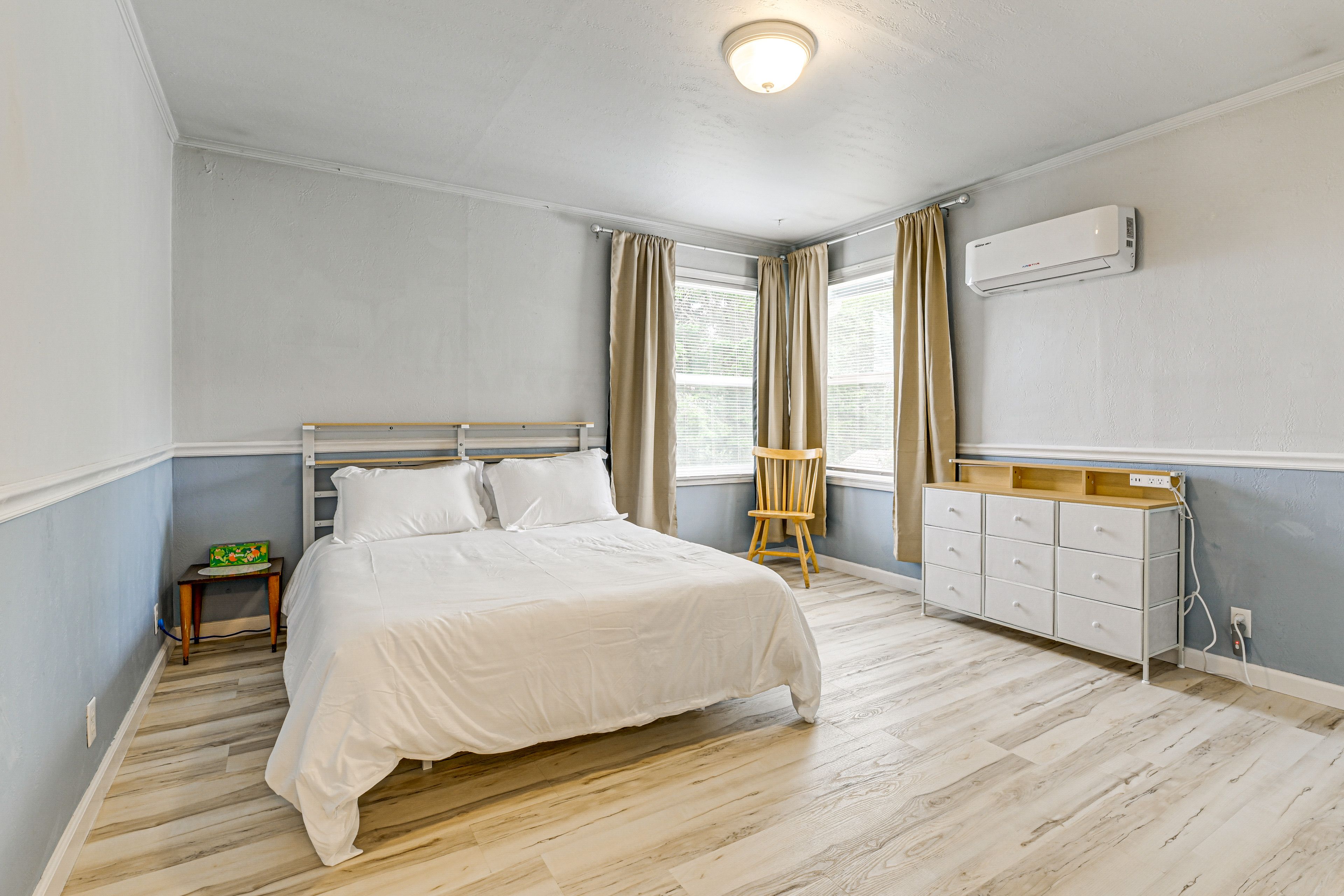 Bedroom 1 | Queen Bed