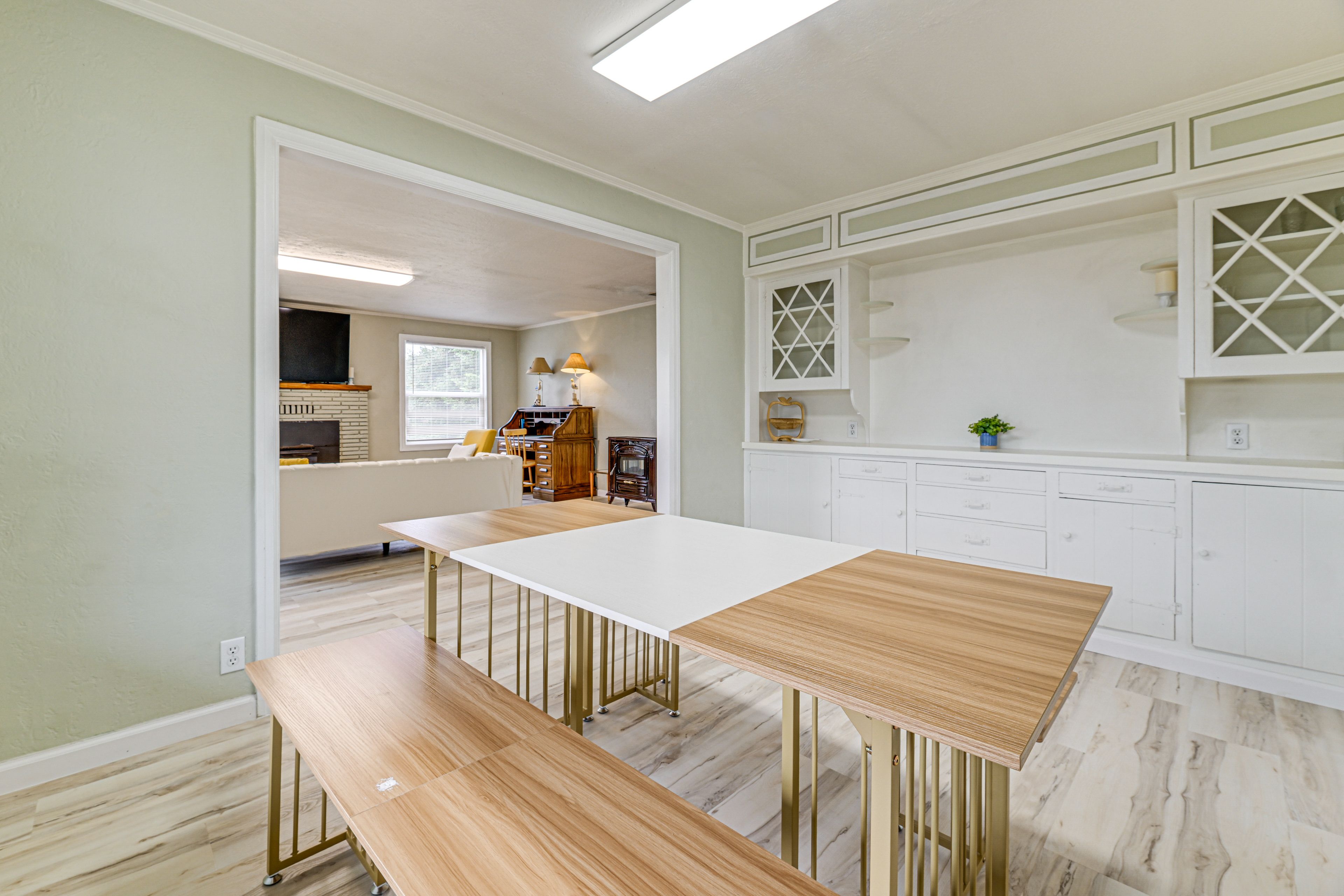 Dining Table | Dishware/Flatware