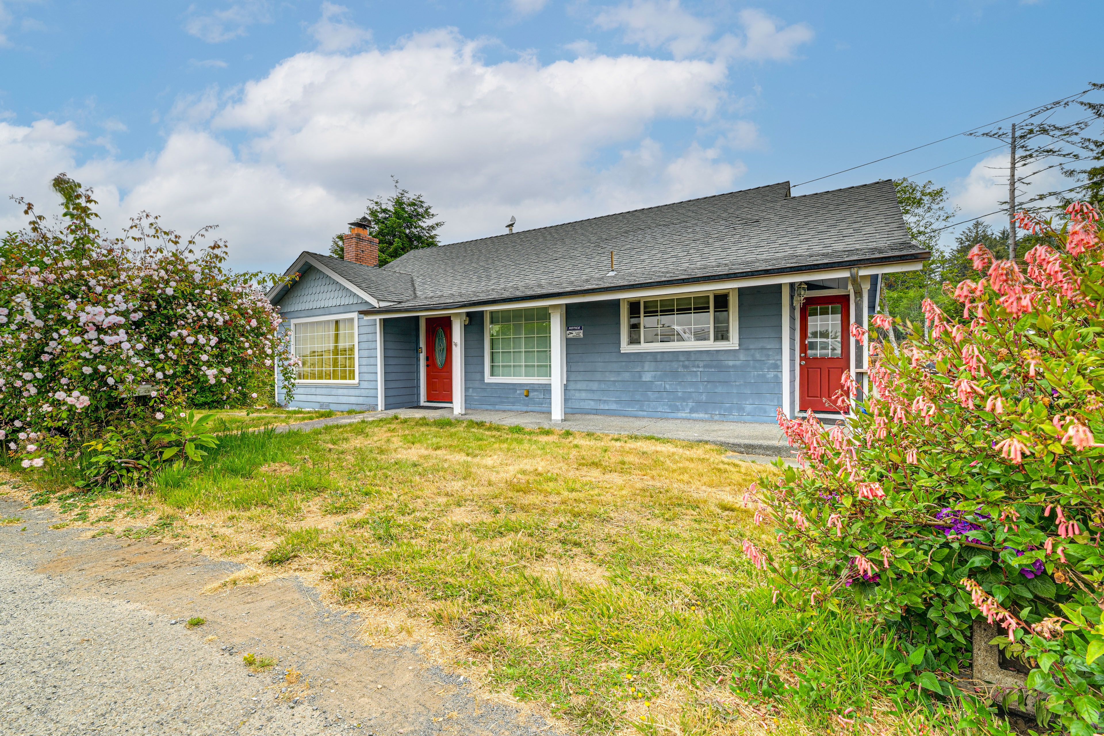 Parking | Gravel Driveway (4 Vehicles)