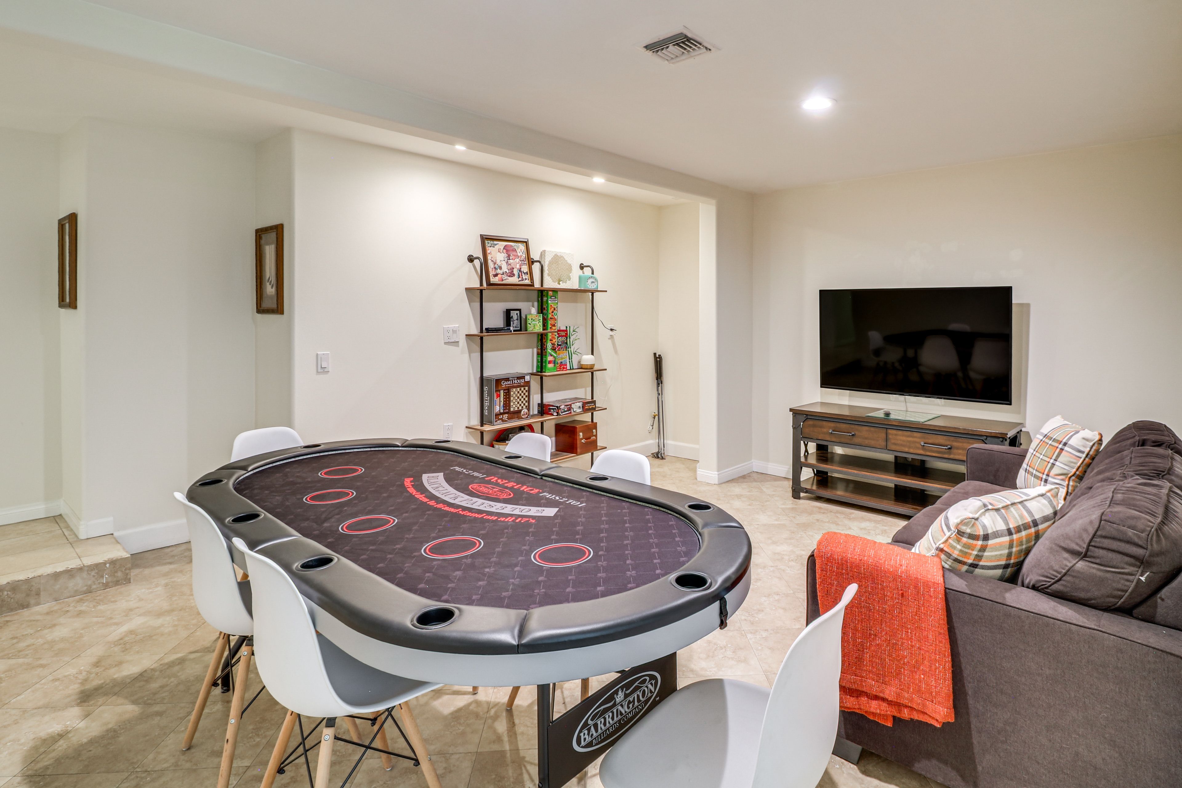 Family Room | Queen Sleeper Sofa | 1st Floor
