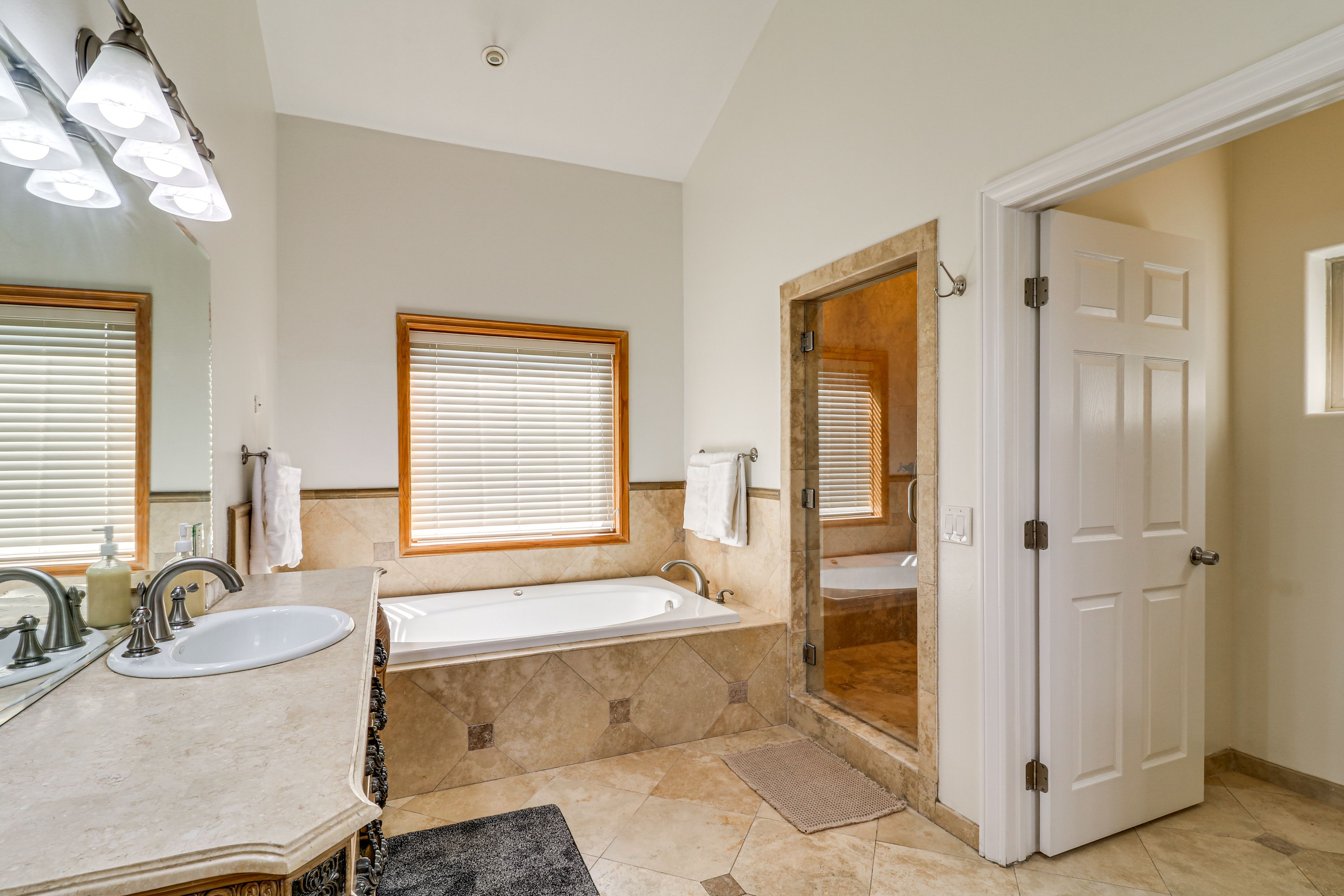 En-Suite Bathroom | Double Sinks | 2nd Floor