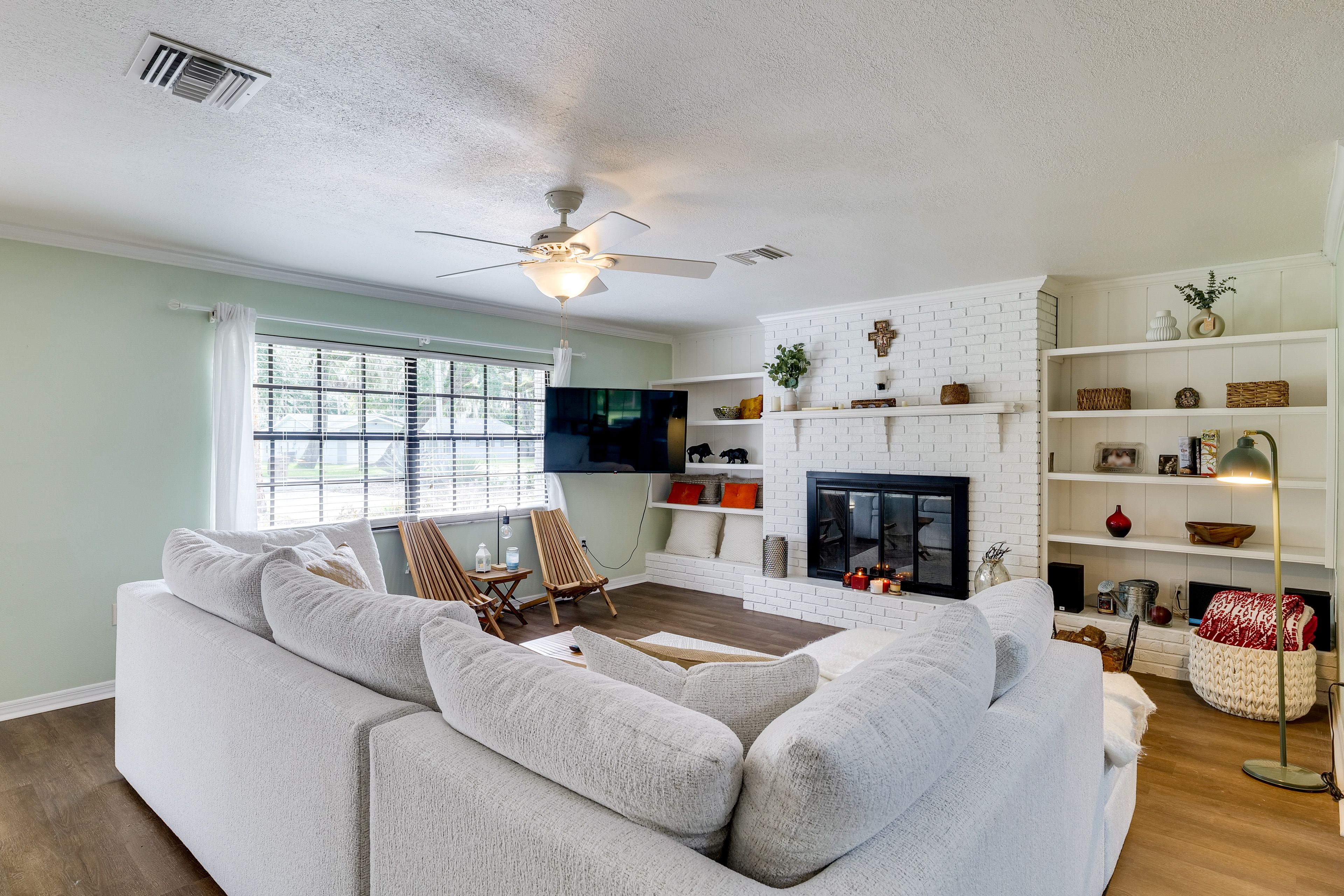 Living Room | Queen Sleeper Sofa | Free WiFi | Central A/C & Heat