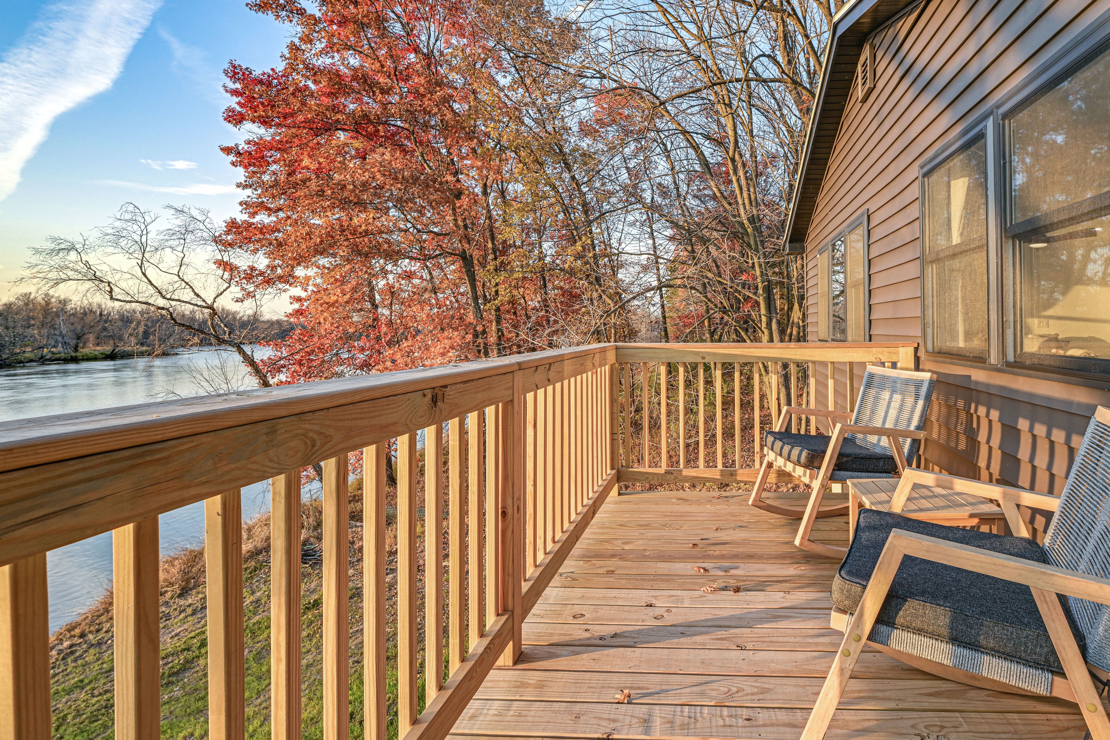 Deck | River Views