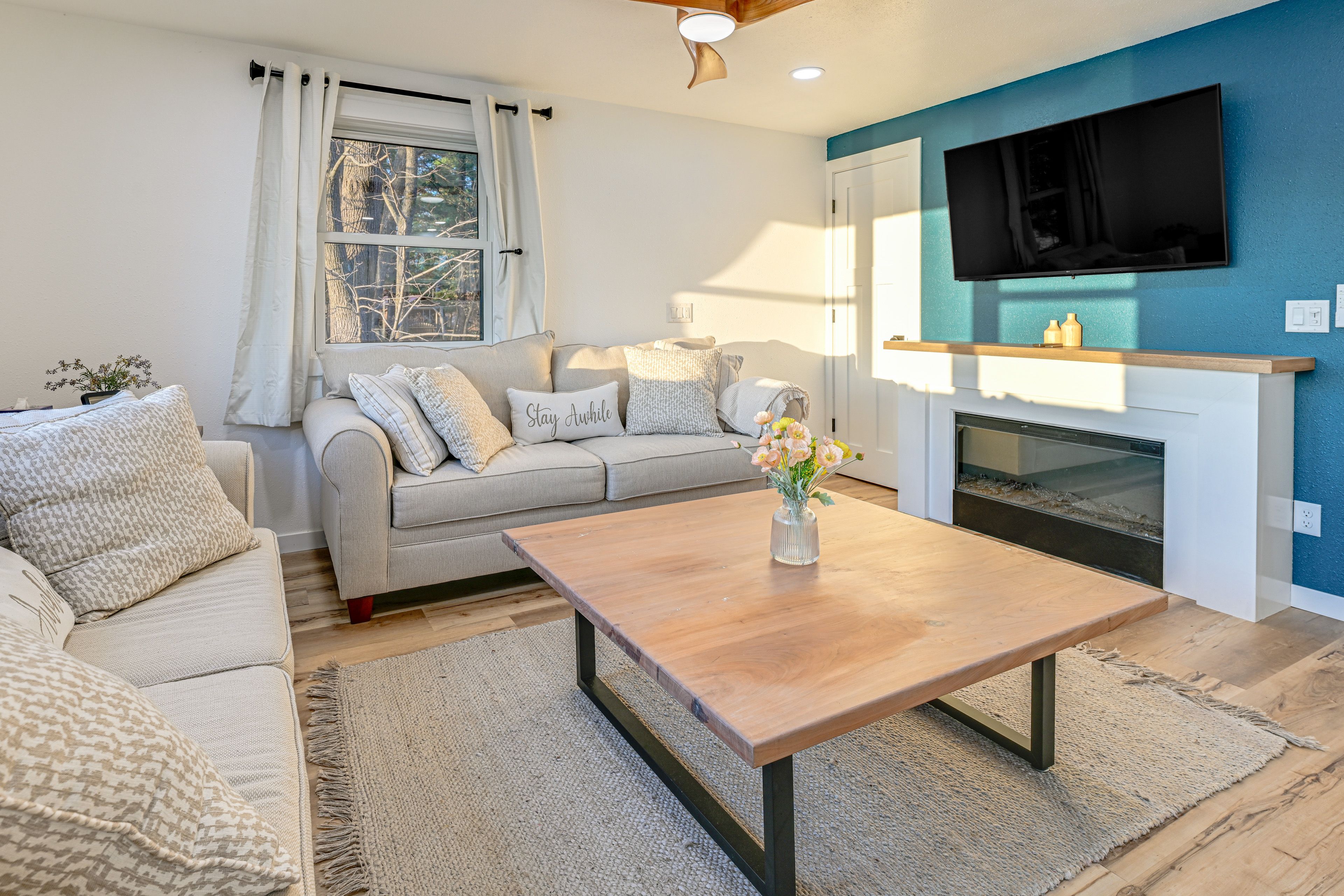 Living Room | Free WiFi | Queen Sleeper Sofa | Smart TV | Main Floor