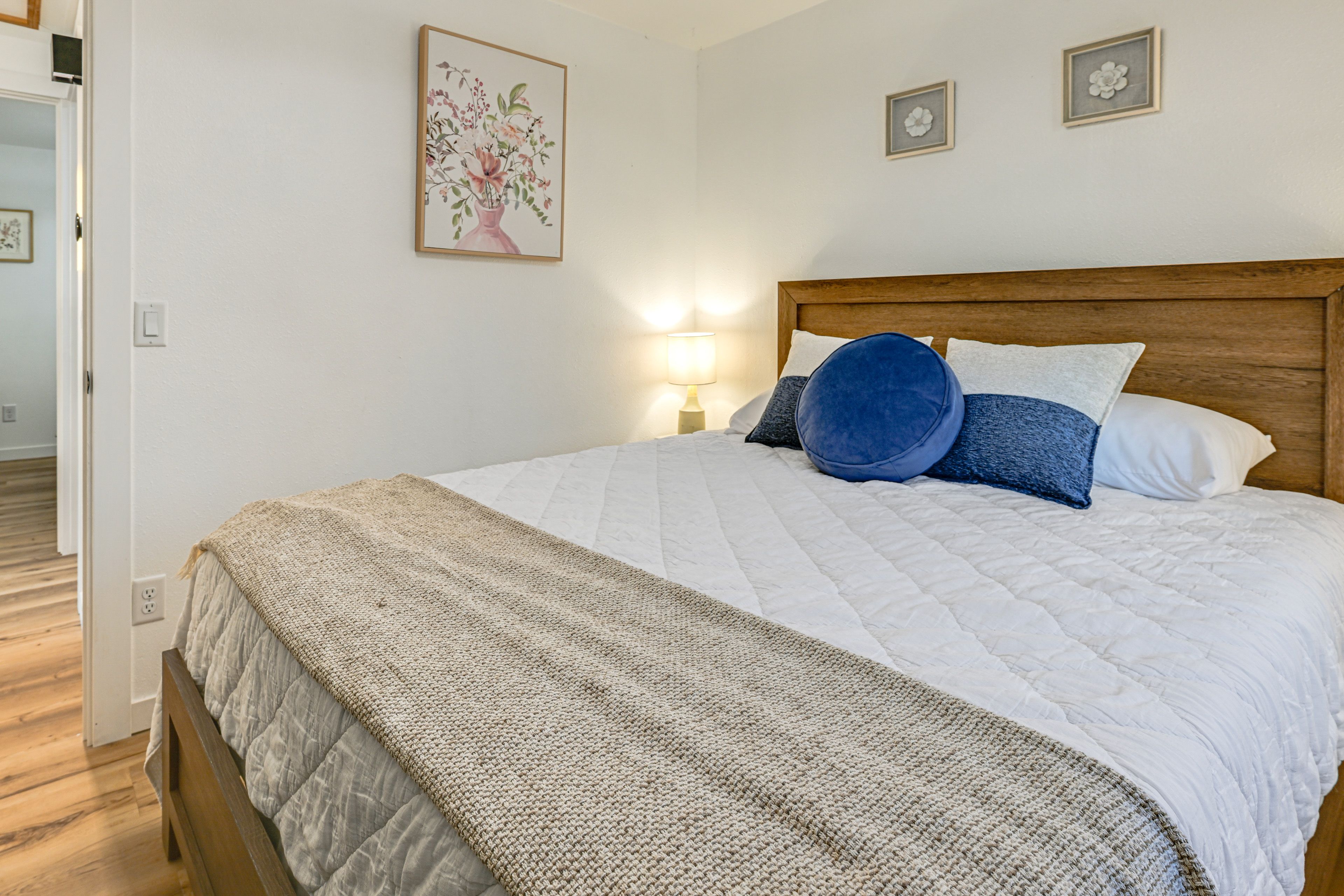 Bedroom 2 | Queen Bed | Main Floor