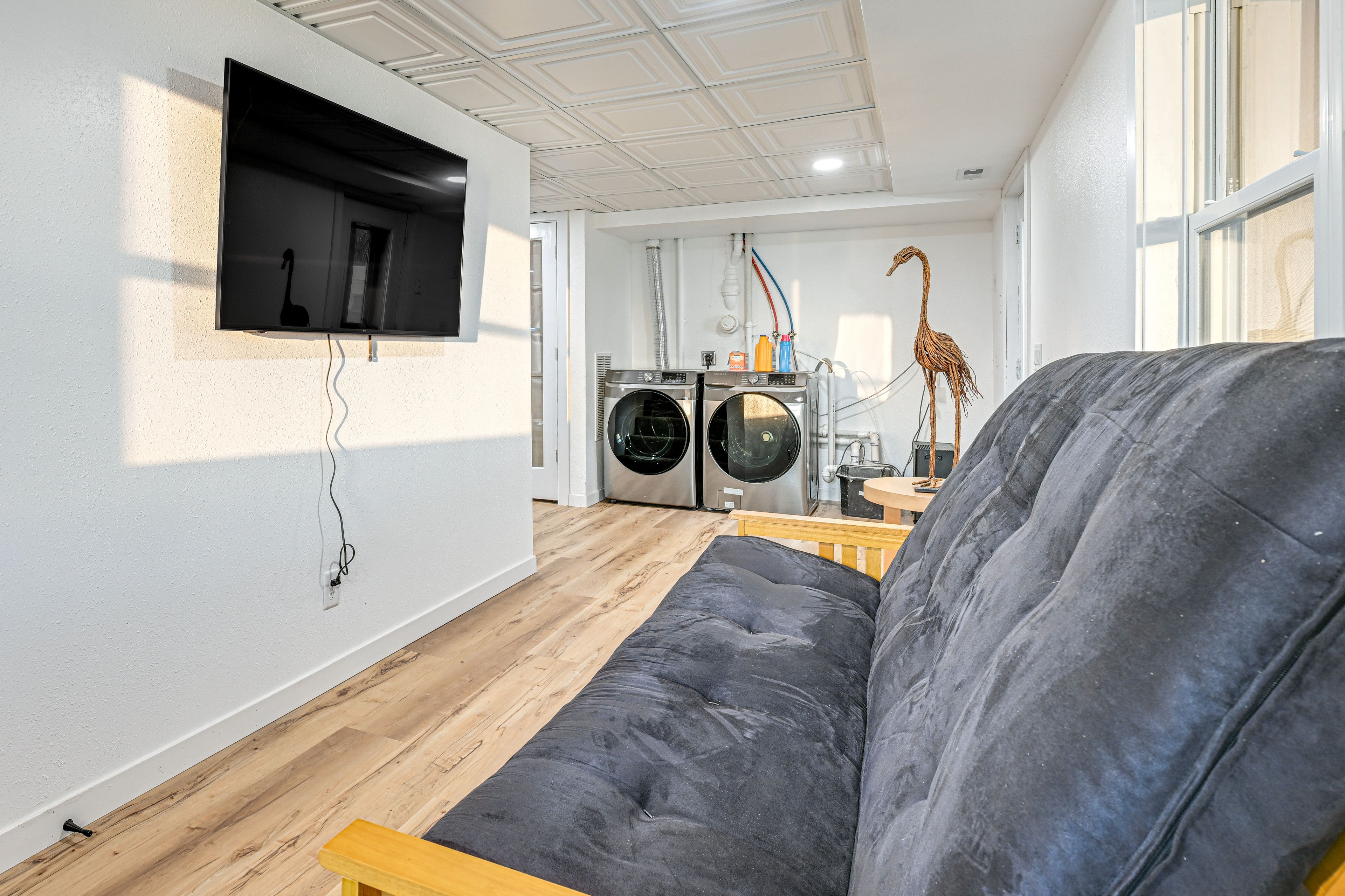 Family Room | Smart TV | Queen Futon | Lower Floor