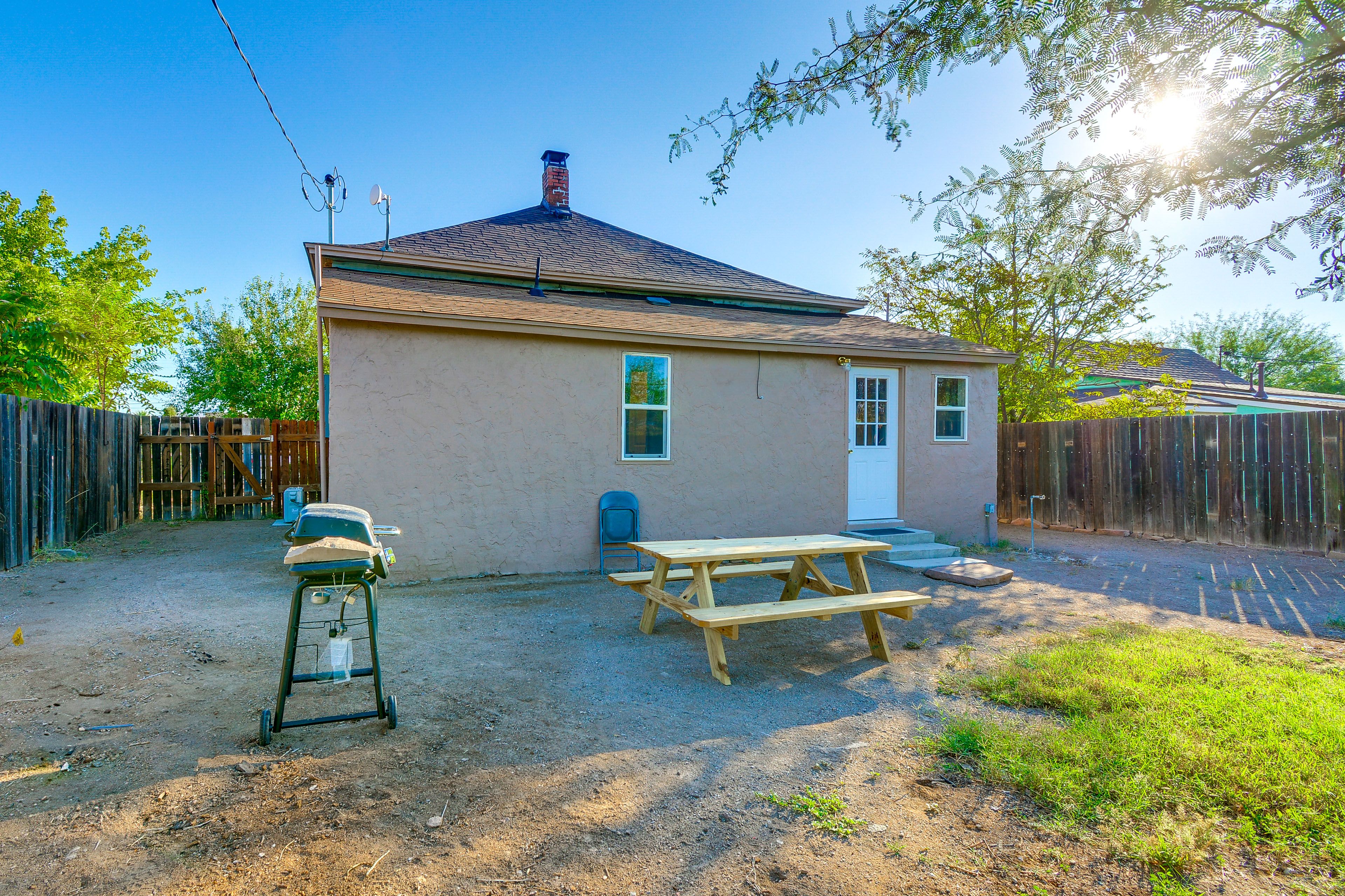 Private Fenced Yard | Picnic Table | Gas Grill