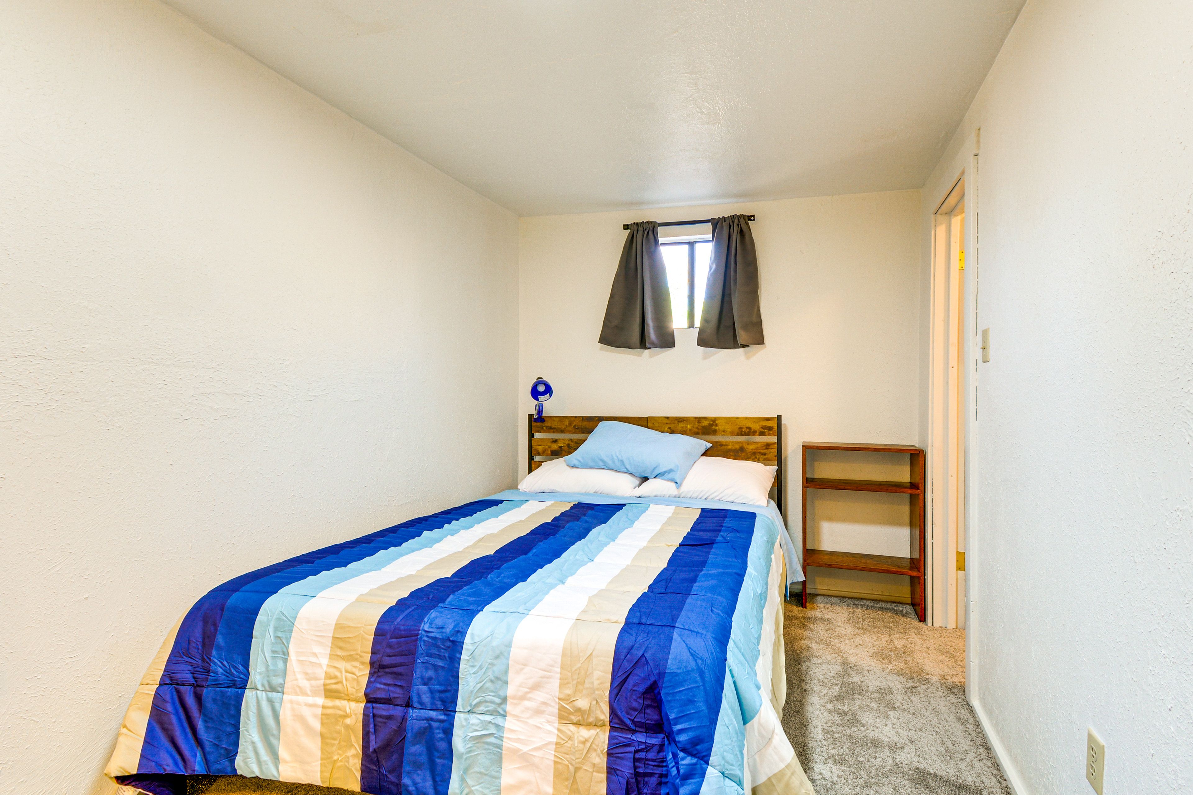 Bedroom 2 | Queen Bed