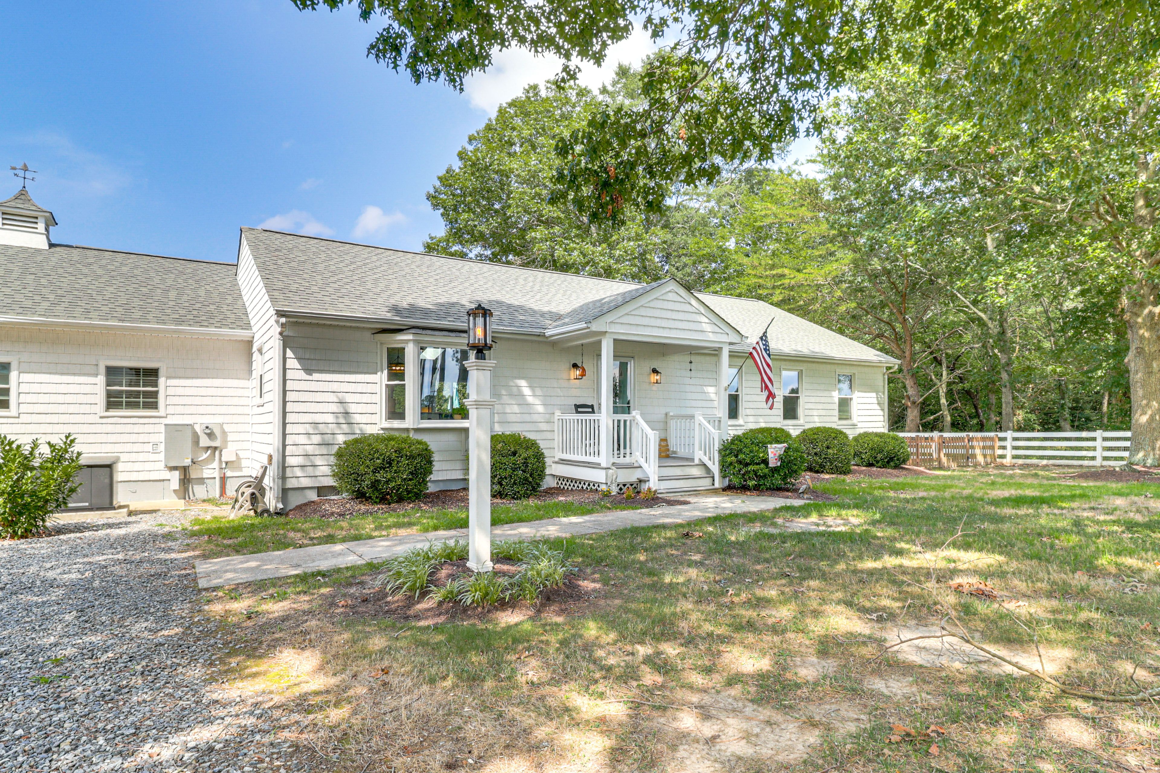 Parking | Driveway (4 Vehicles) | Boat Trailer Parking