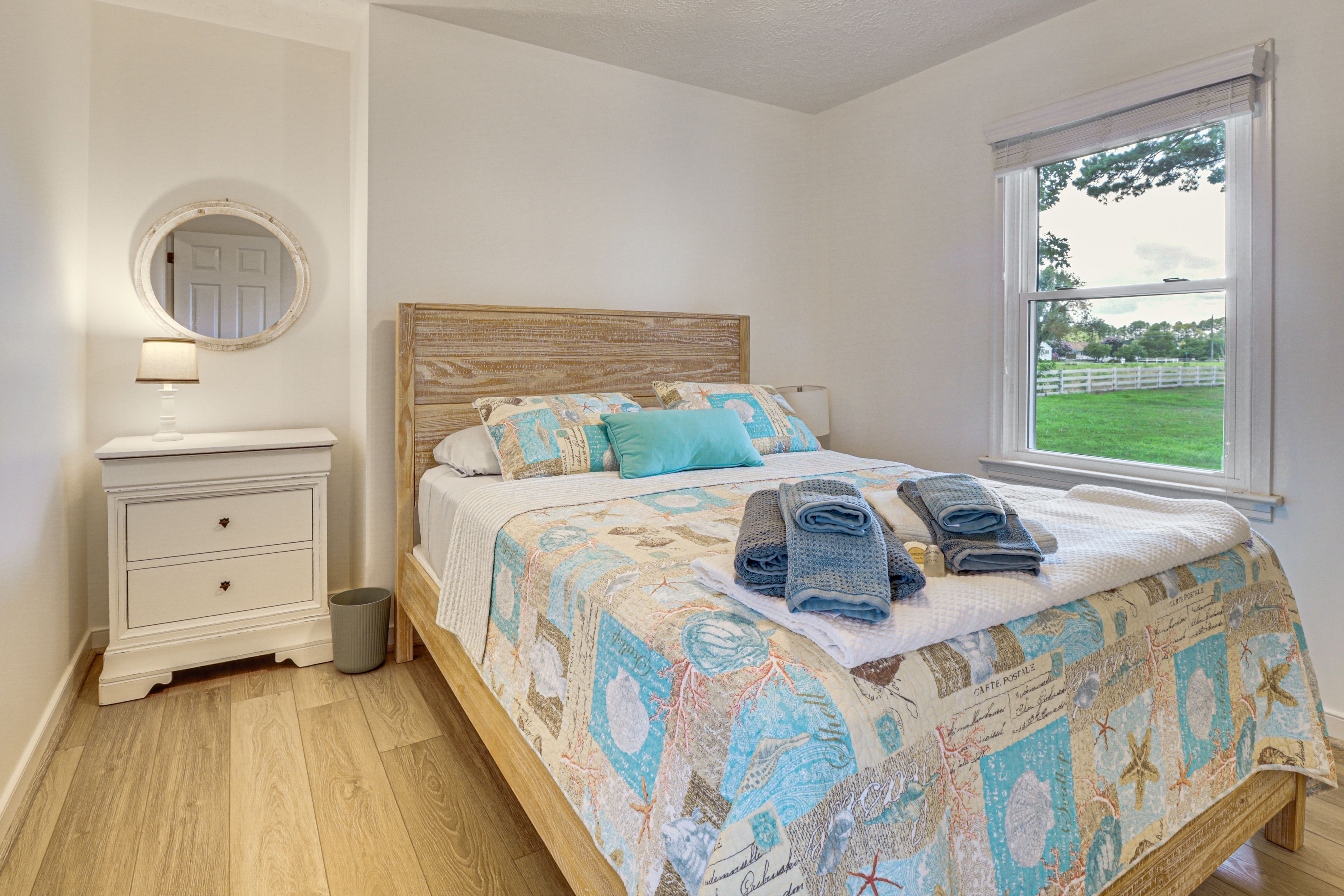 Bedroom 2 | Queen Bed