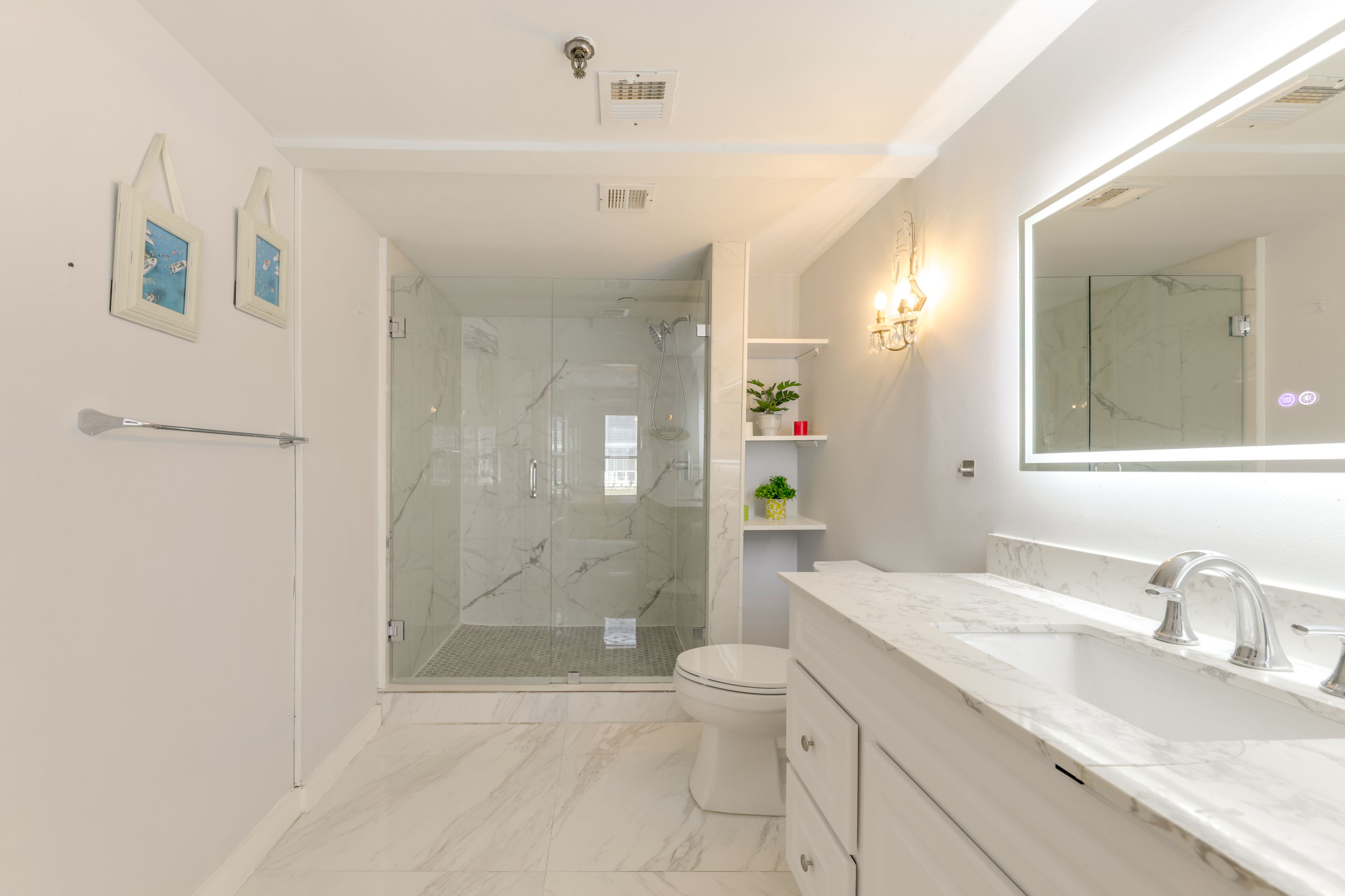 Full Bathroom | Towels Provided