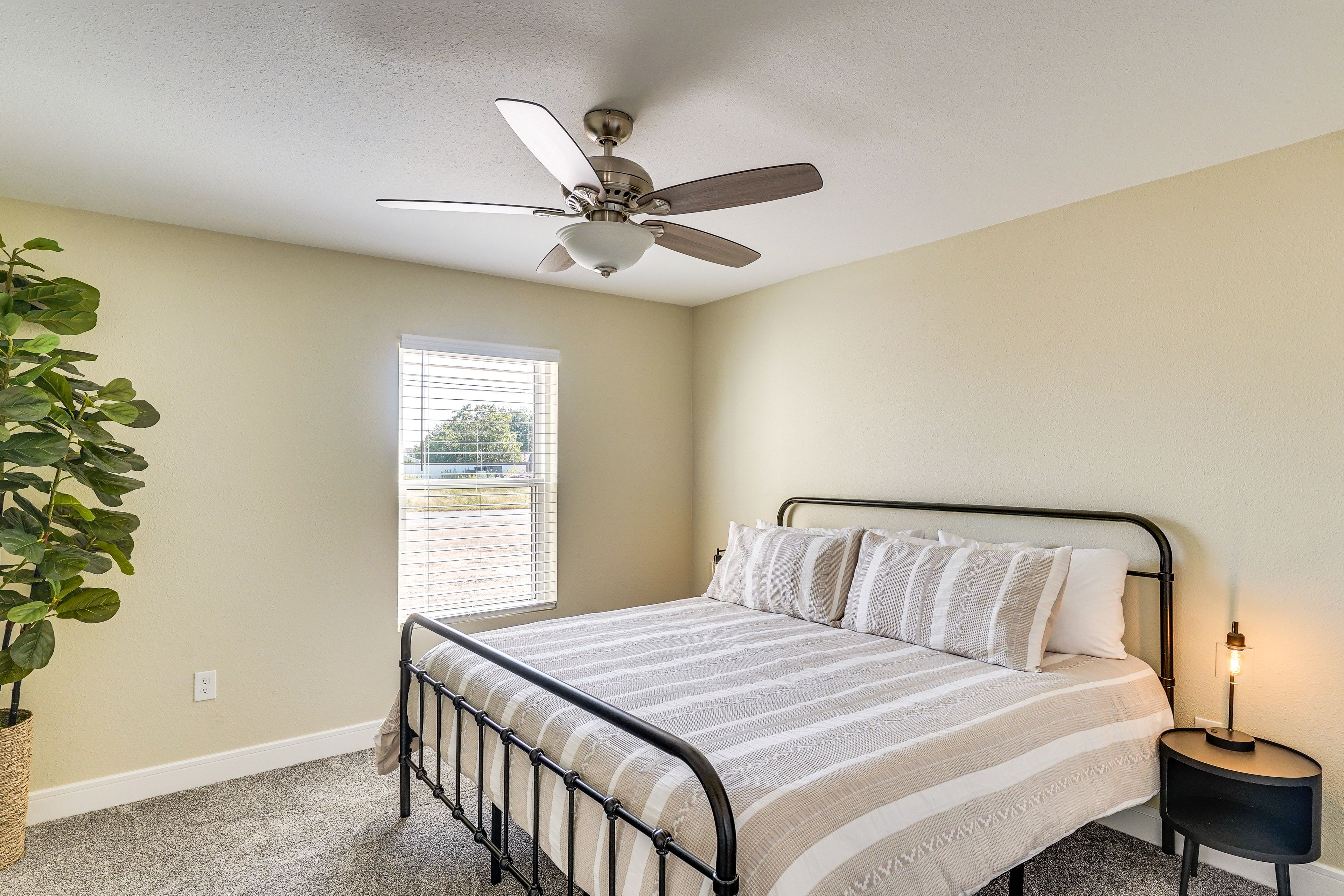 Bedroom 2 | King Bed