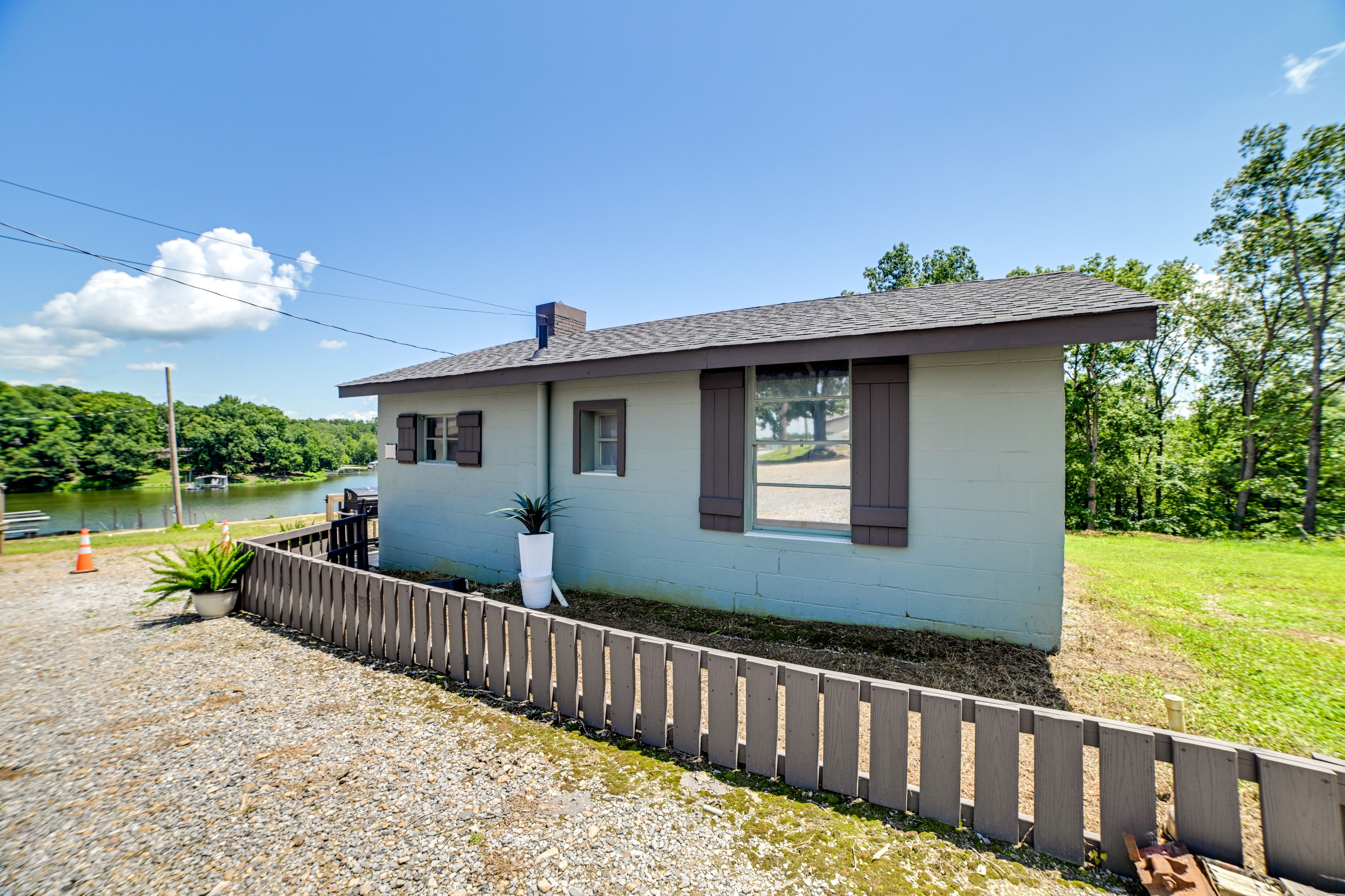 Parking | Driveway (3 Vehicles) | Boat/Trailer Parking Available