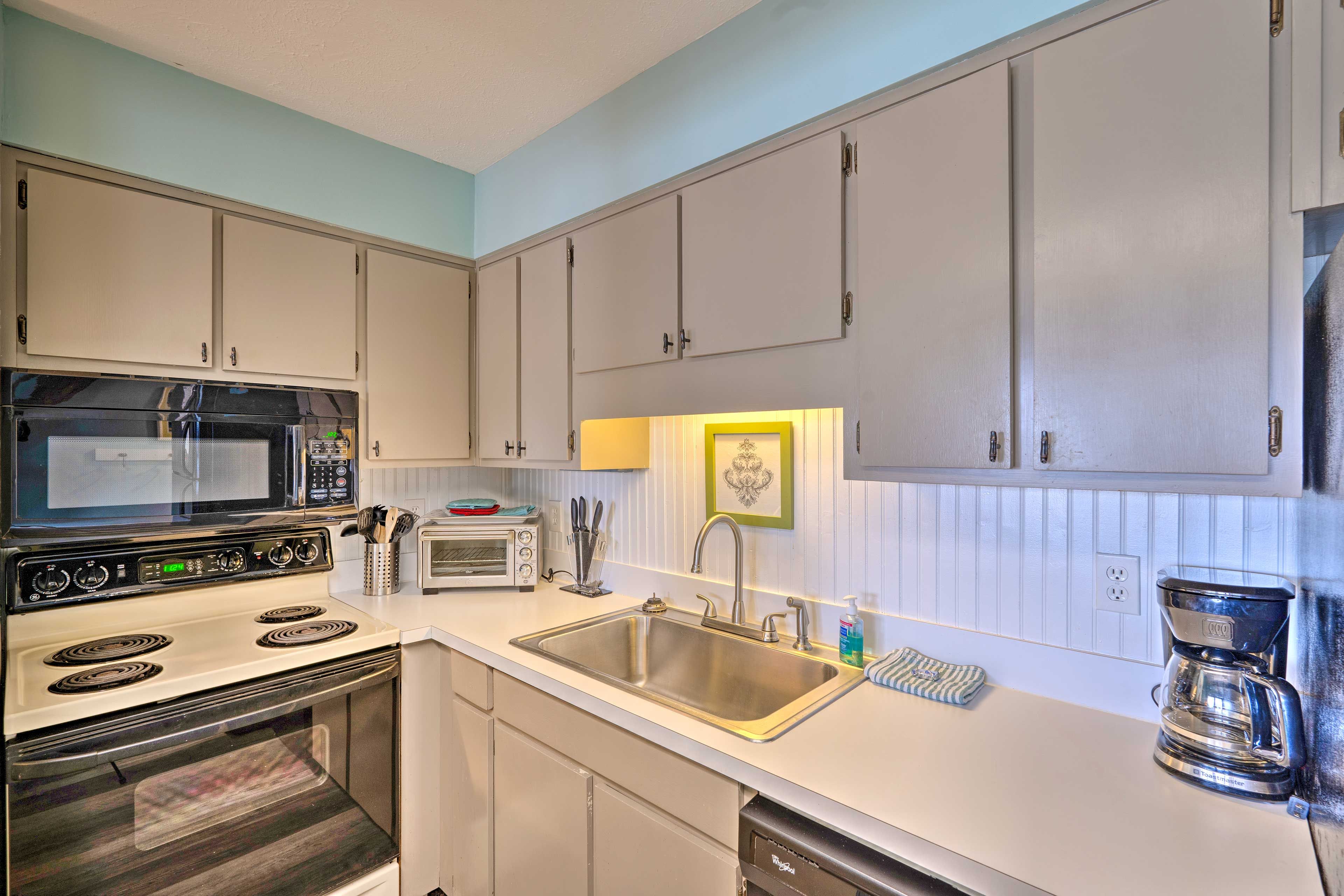 Kitchen | Cooking Basics | Dishware/Flatware | Main Floor