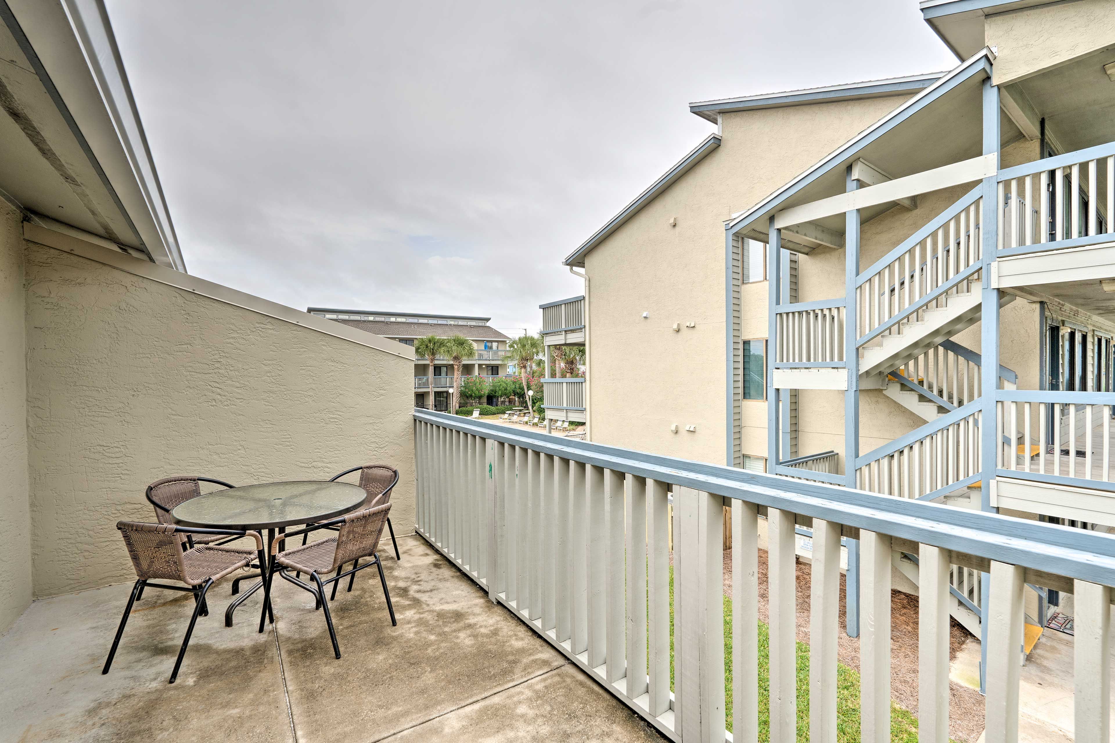 Balcony w/ Dinette | Pool View