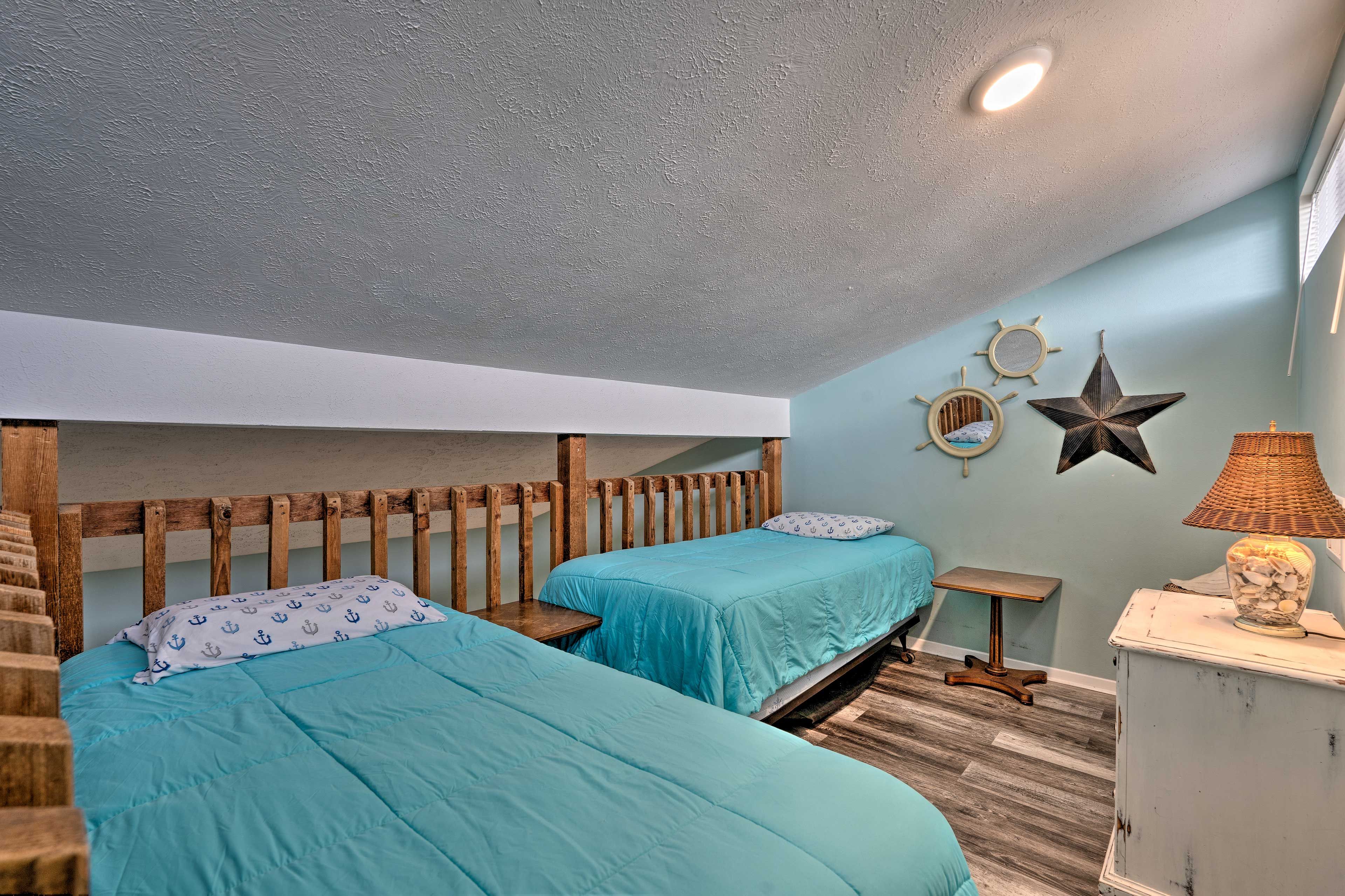 Loft | 2 Twin Beds | 2nd Floor