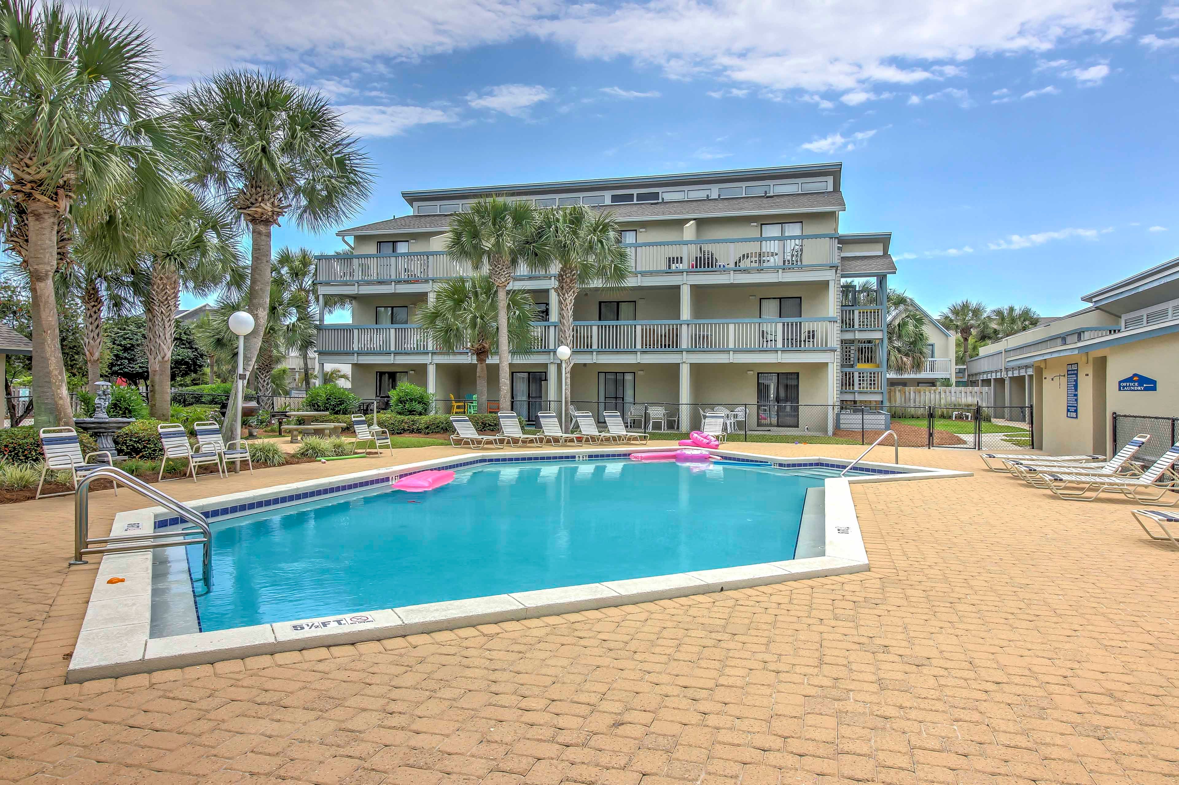 Sunswept Condominiums | Community Pool