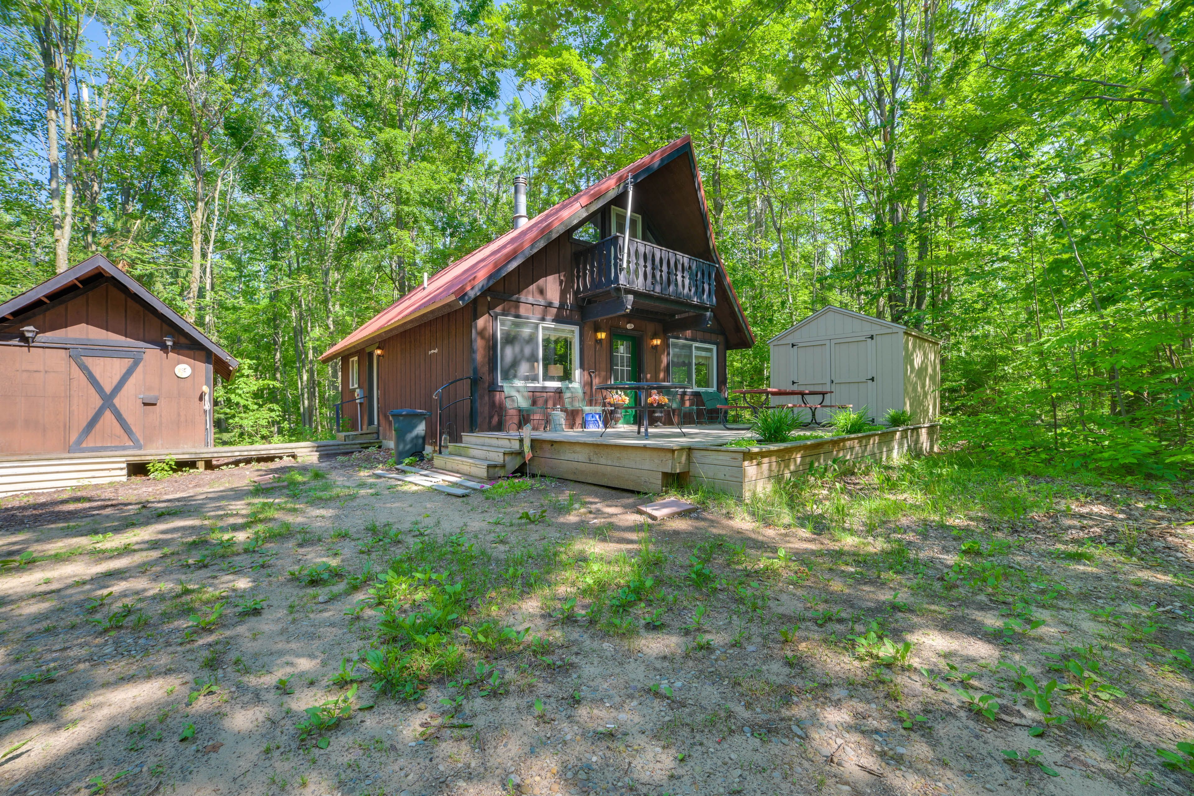 Deck | Yard | Fire Pit | Outdoor Dining Set