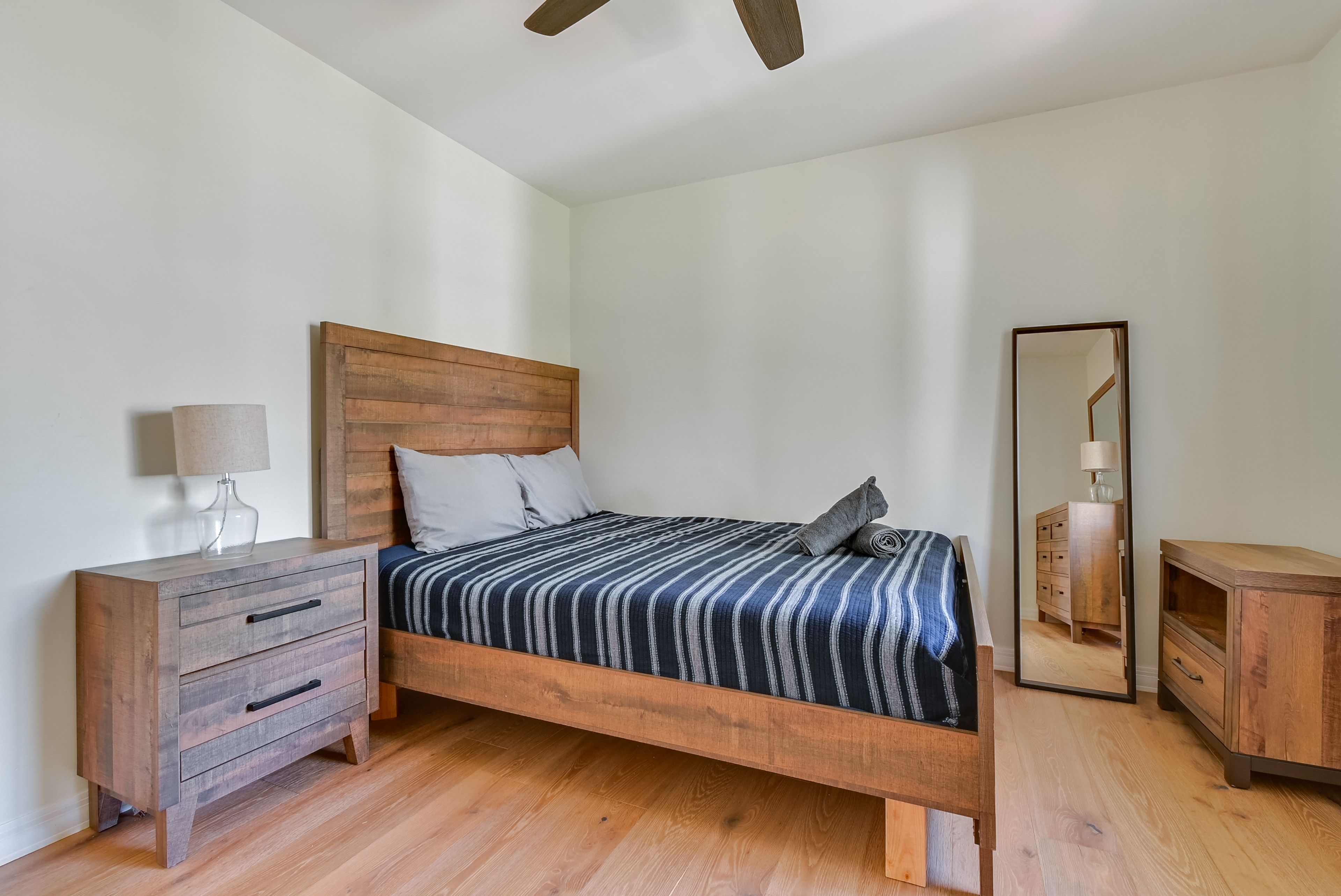 Bedroom 3 | Queen Bed