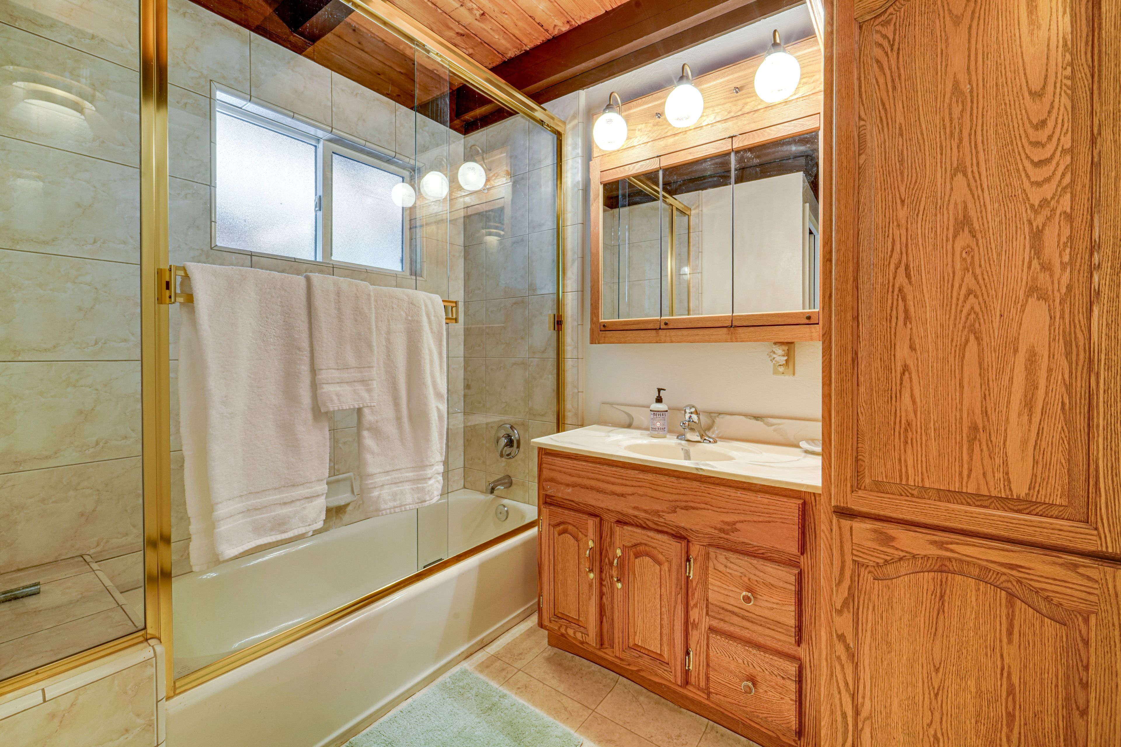 Full Bathroom | 1st Floor