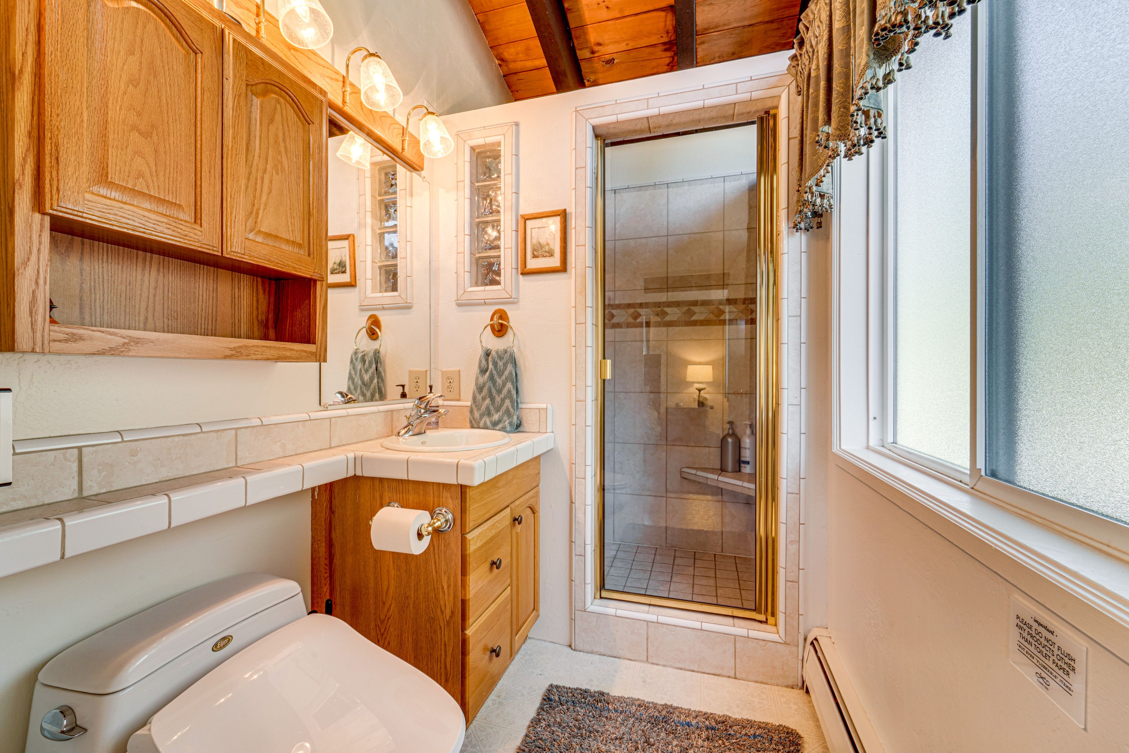 En-Suite Bathroom | 2nd Floor | Towels Provided