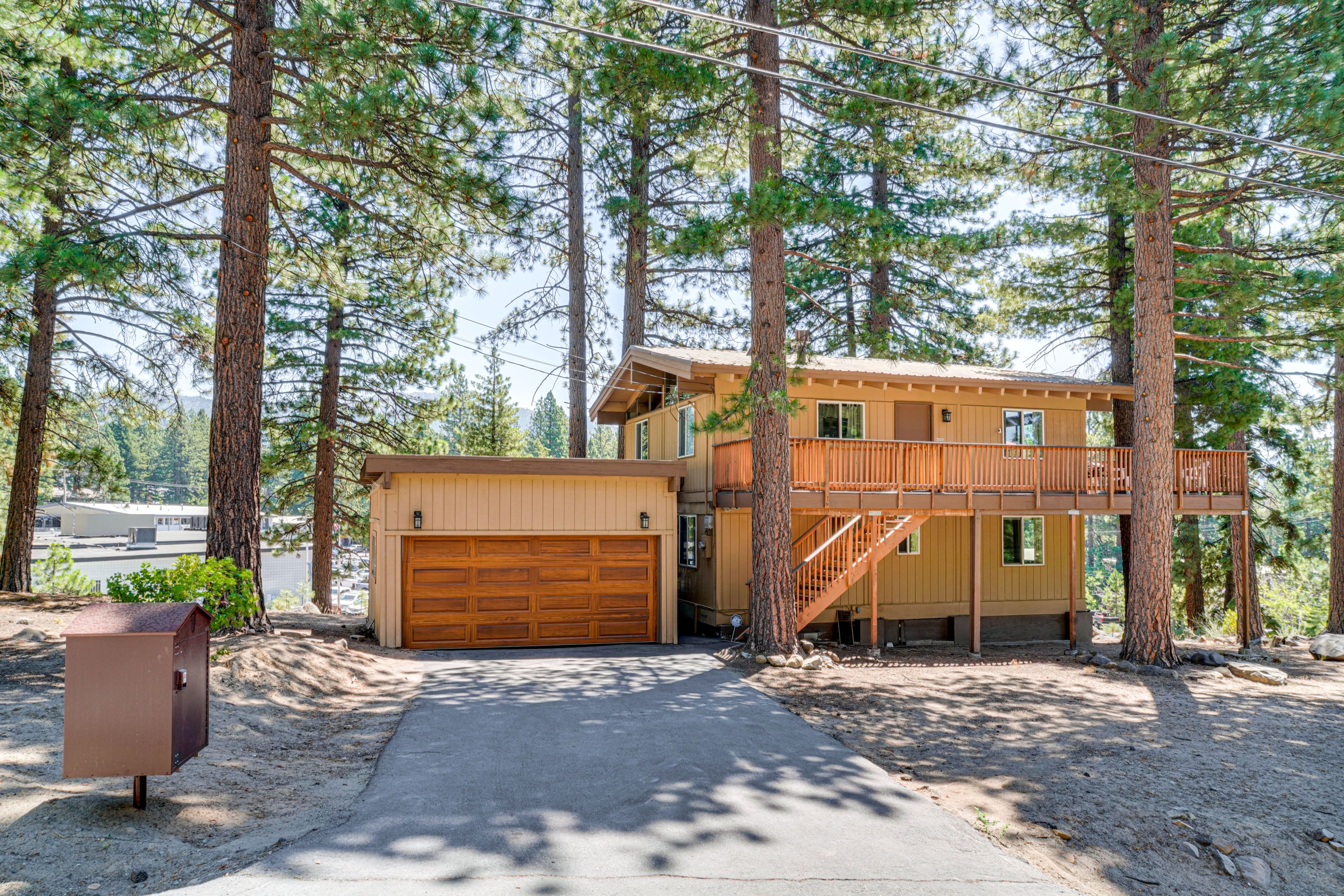 Parking | Driveway (3 Vehicles)