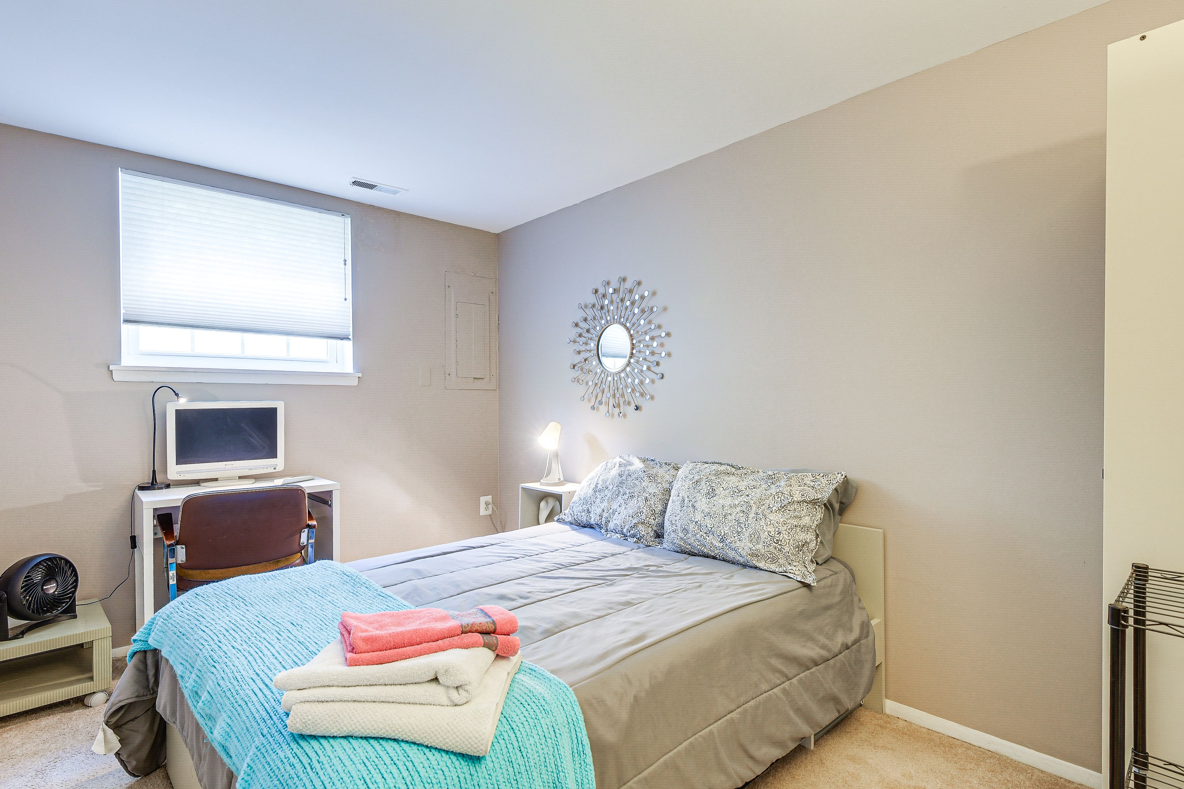 Bedroom | Full Bed | Linens Provided | Desk w/ Computer