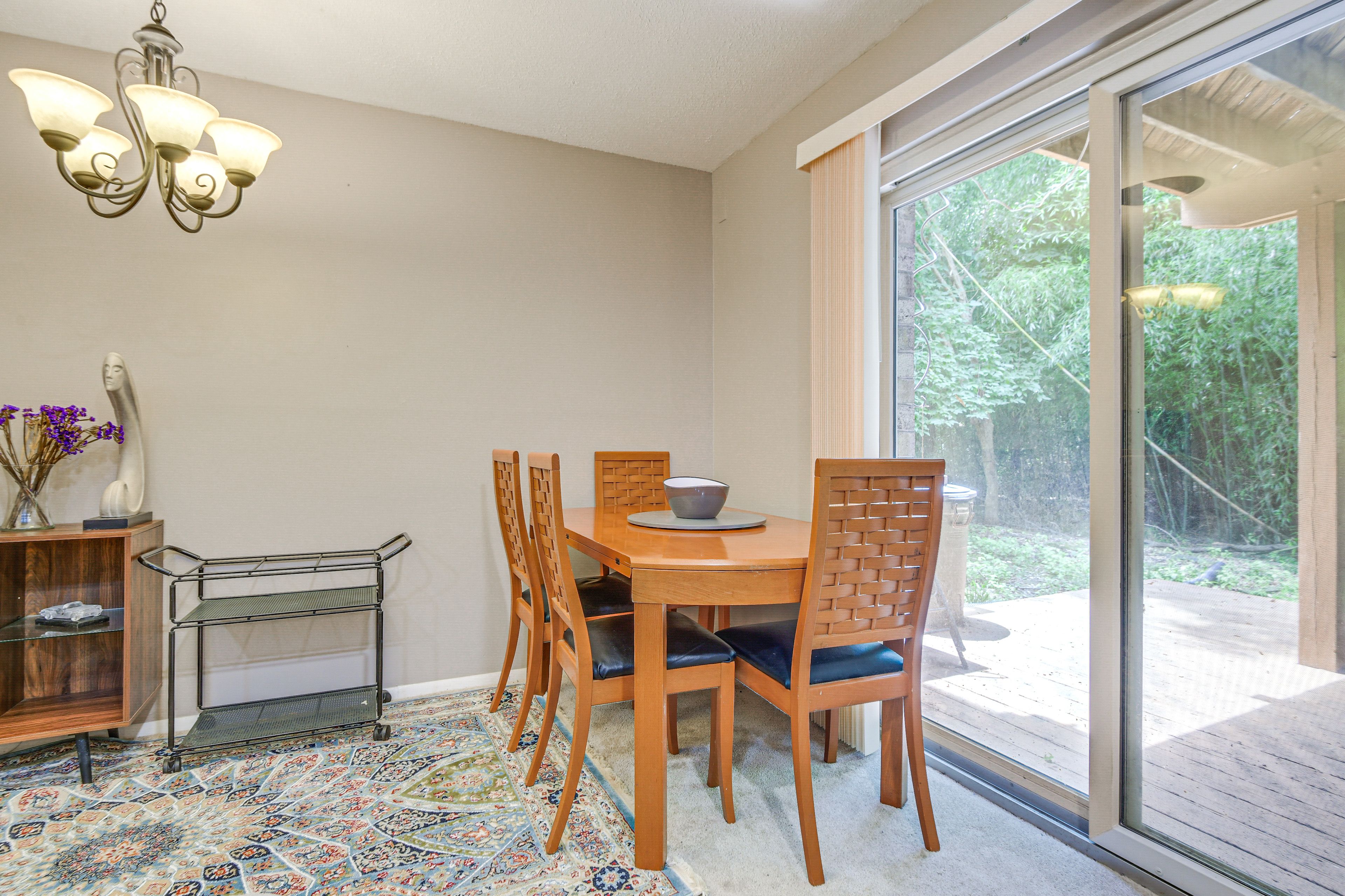 Dining Area | Dishware/Flatware