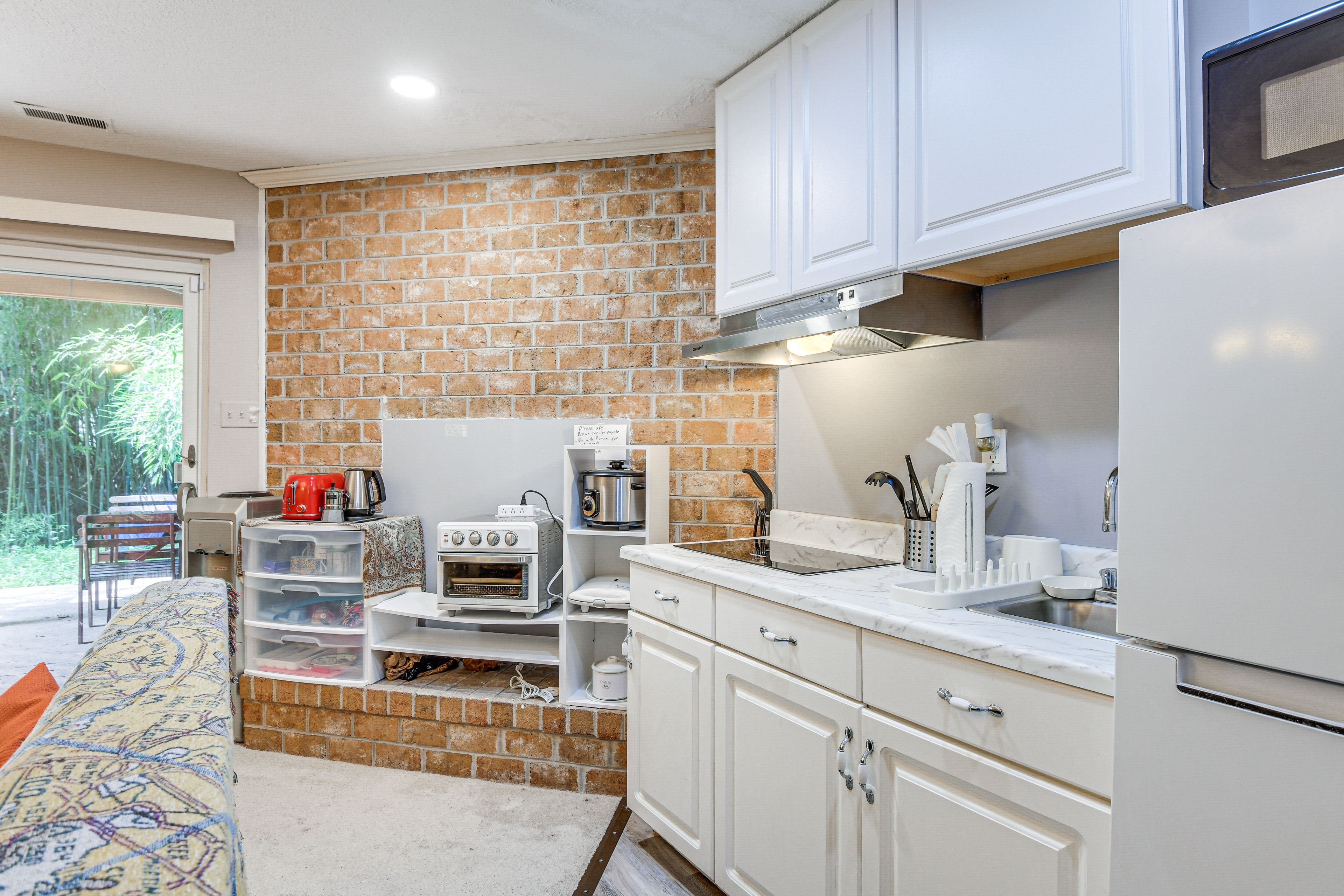 Kitchenette | Cooking Basics | Espresso Maker | Microwave | Toaster
