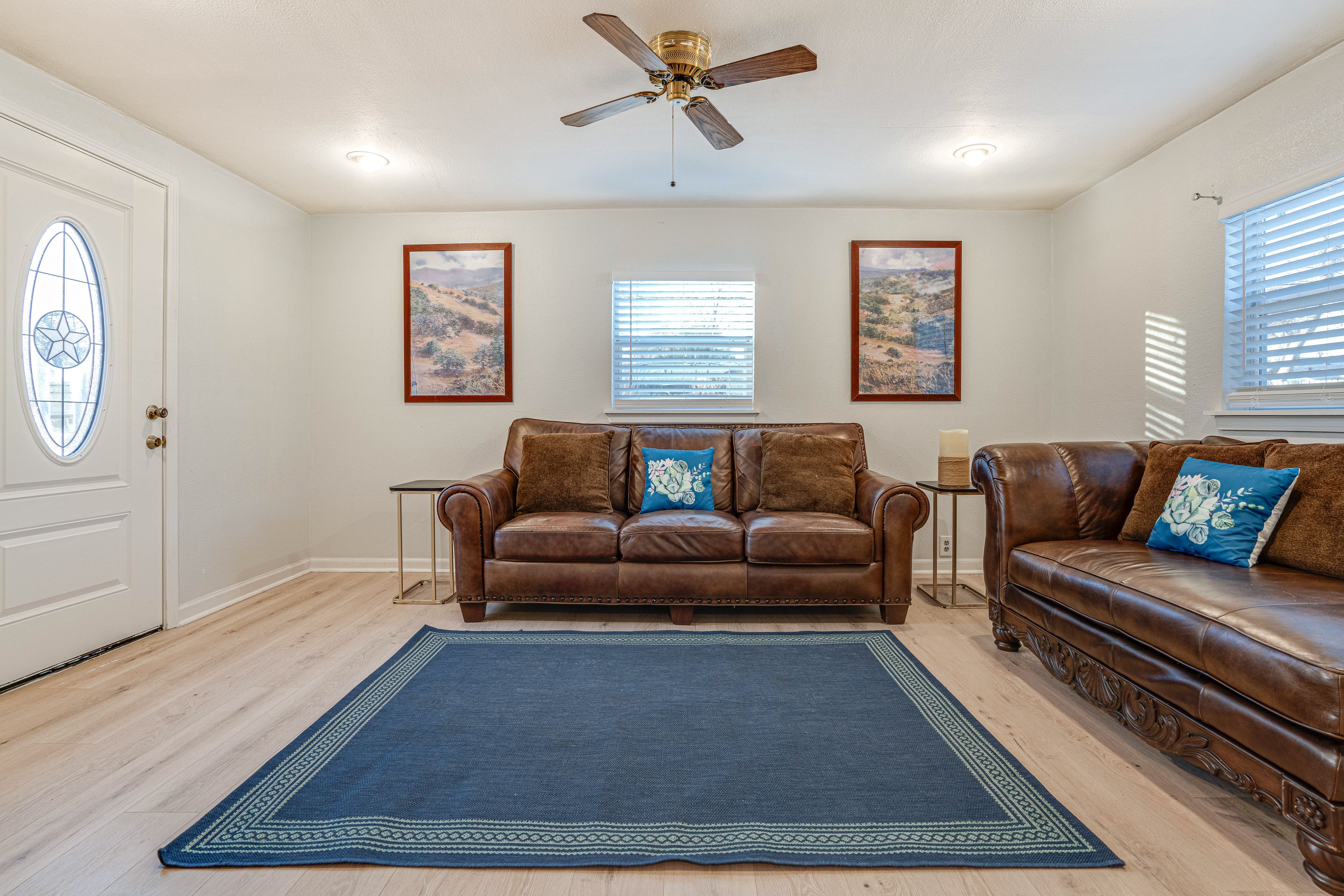 Living Room | Free WiFi