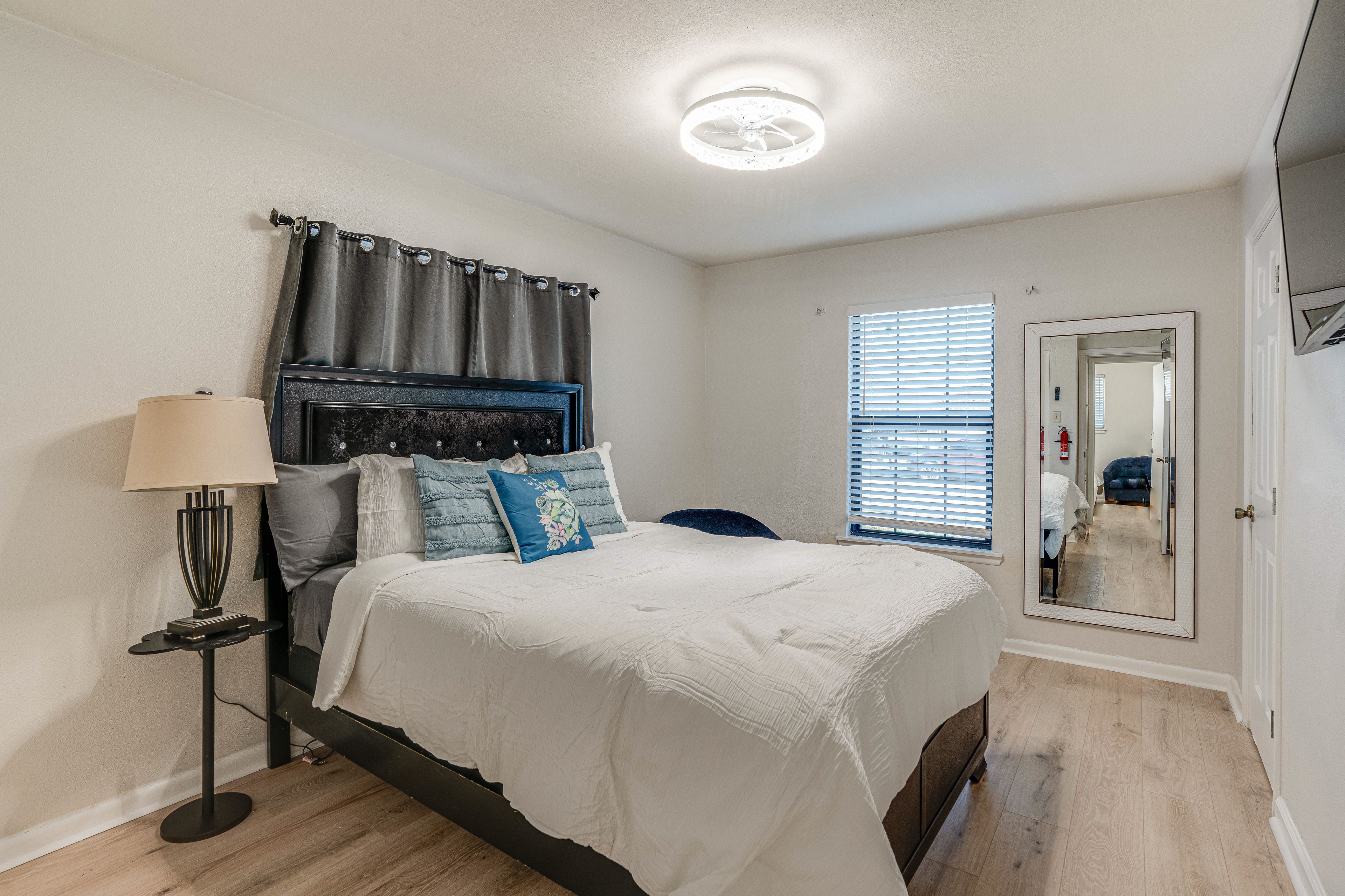 Bedroom 1 | Queen Bed | Linens