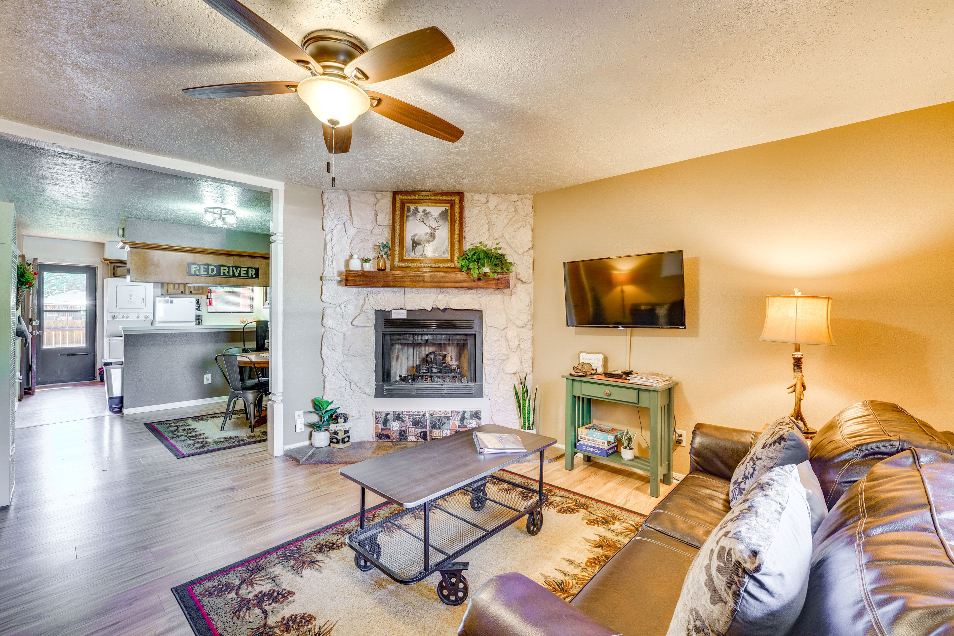 Red River Vacation Rental | 2BR | 2.5BA | Stairs Required | 1,100 Sq Ft