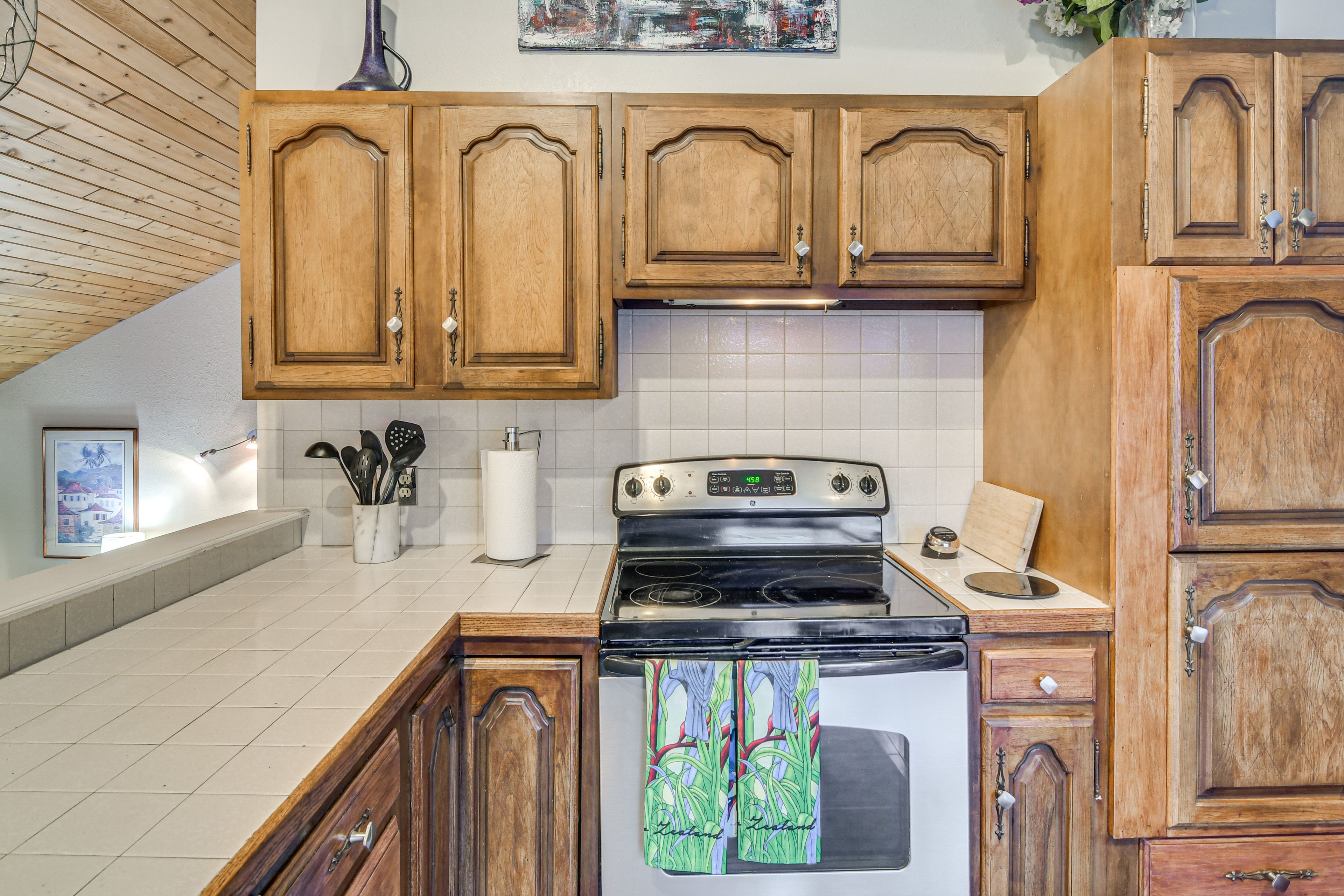 Kitchen | Dishwasher | Microwave | Upper Level