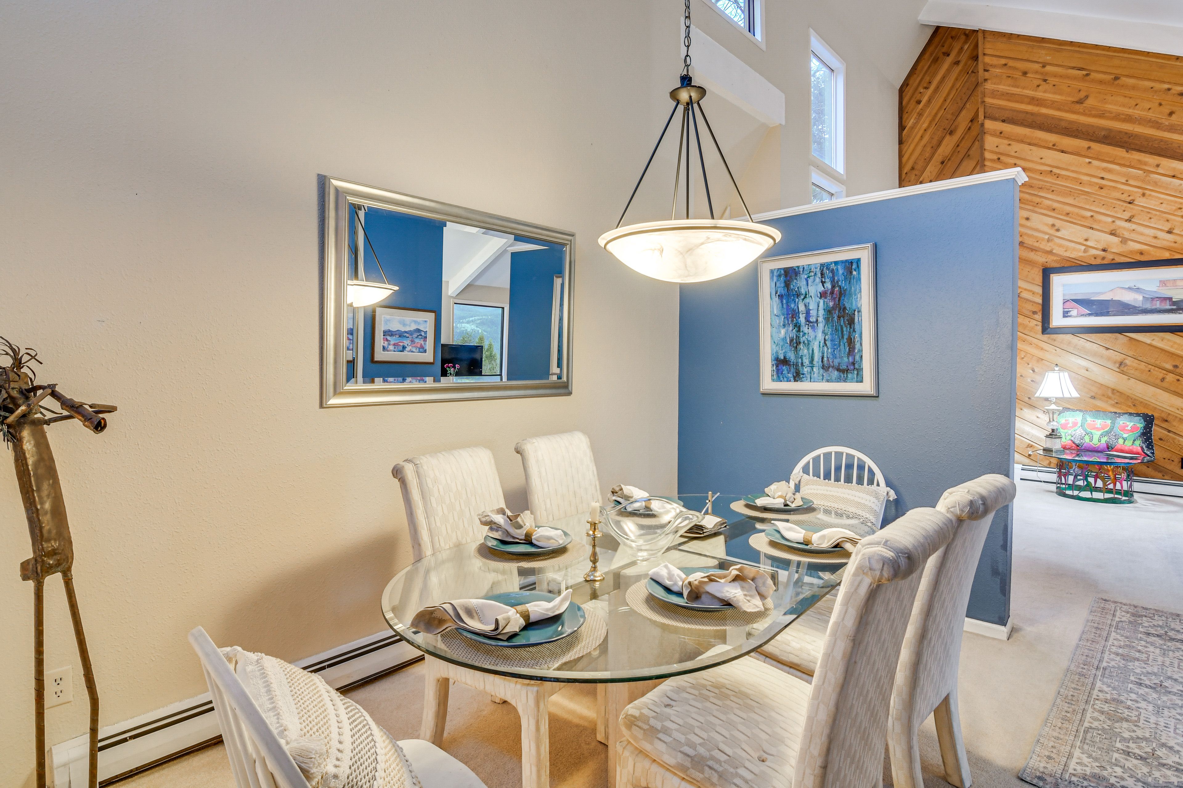 Dining Room | Dishware/Flatware Provided | Upper Level