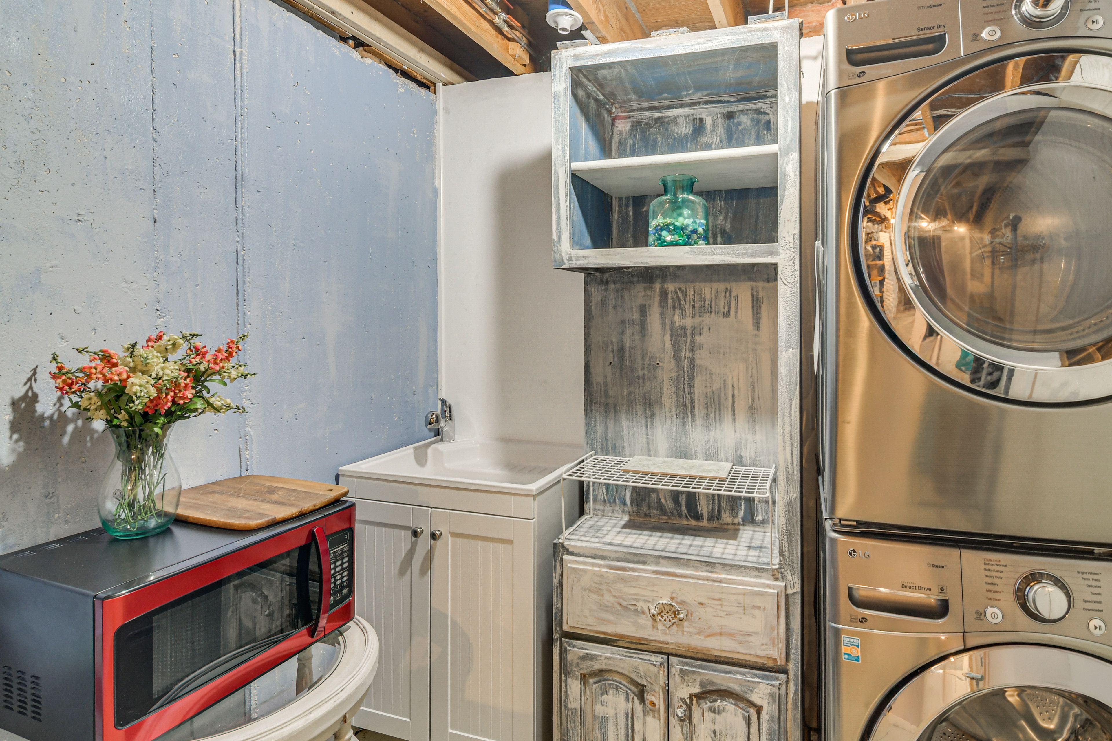 Shared Laundry Area | Lower Level